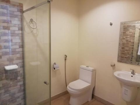 Suite with Balcony & Street View - Photo 2