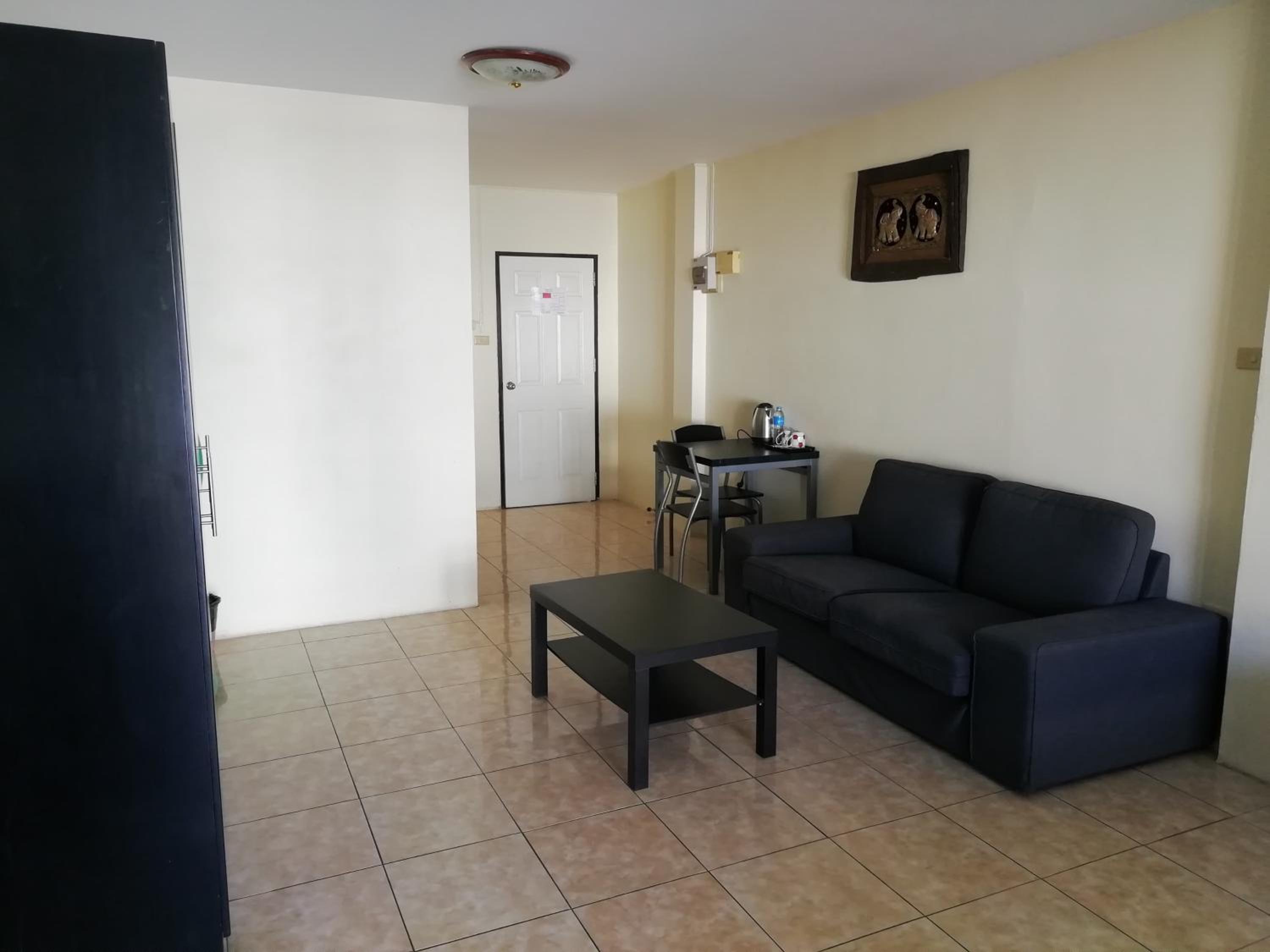 Suite with Balcony & Street View - Photo 3