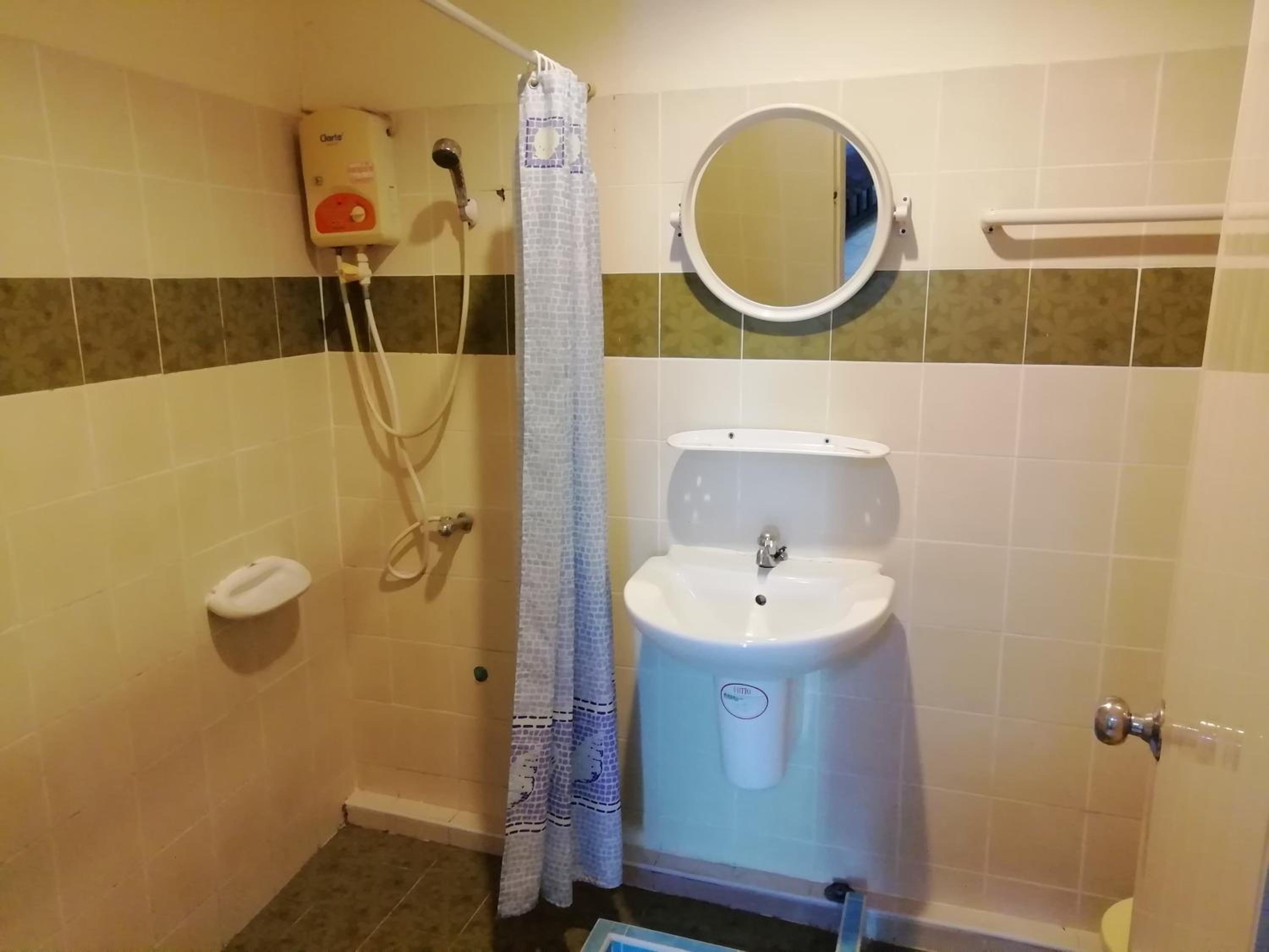 Standard Double Room (Without Balcony) - Photo 4