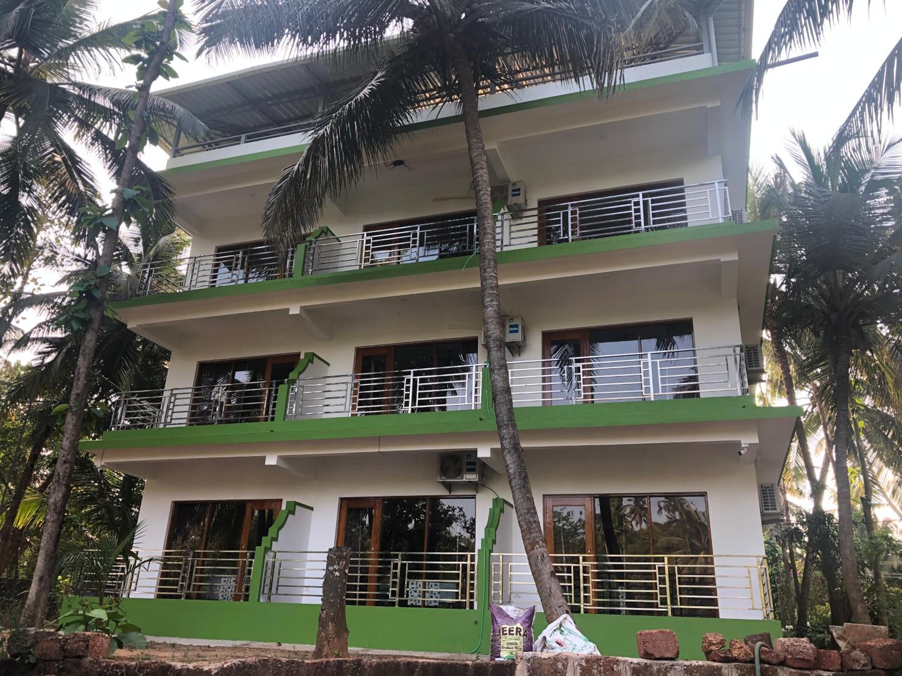 Junior Suite with Balcony - Photo 3