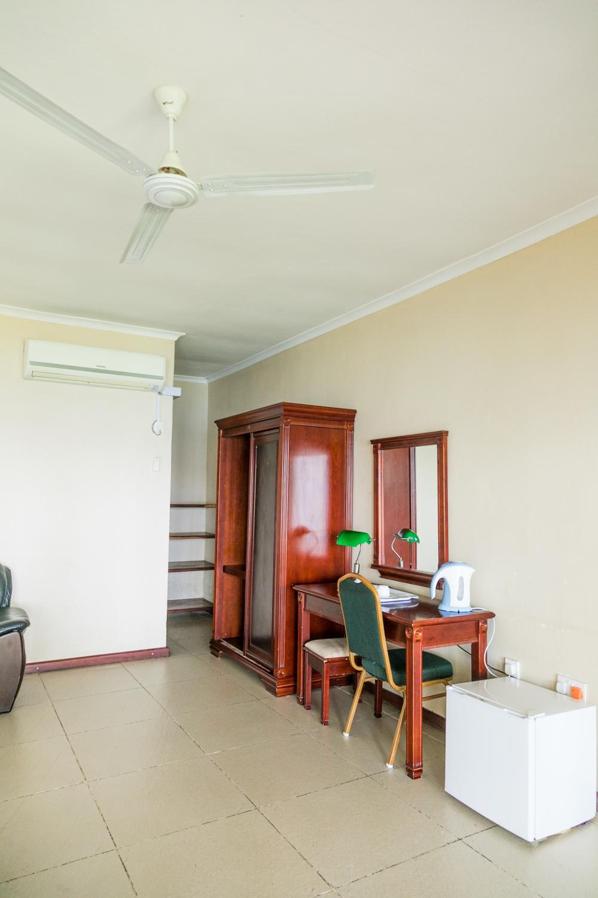 Standard Double or Twin Room with Lake View photo 2