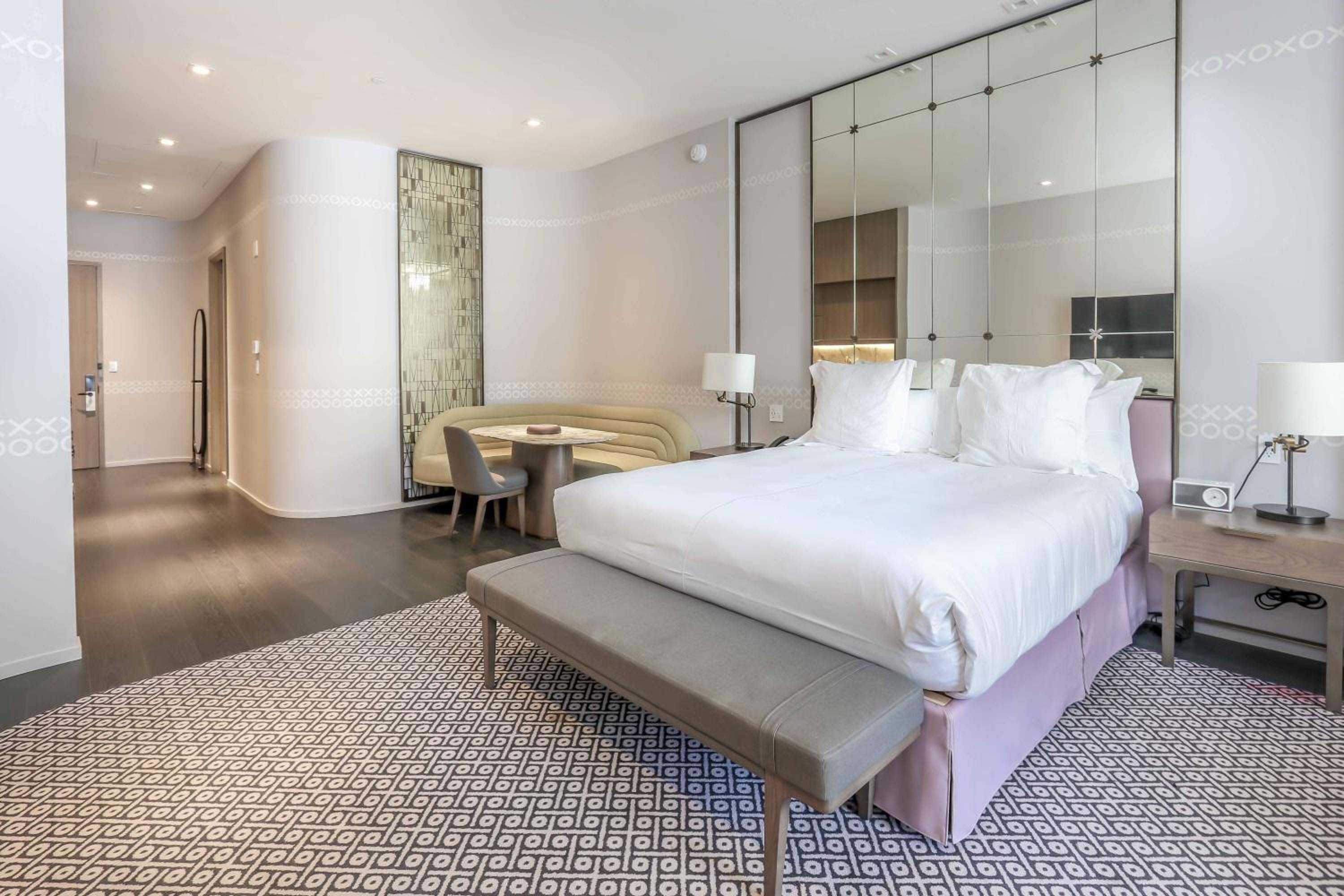 Suite with One King Bed and Balcony (Non Smoking)