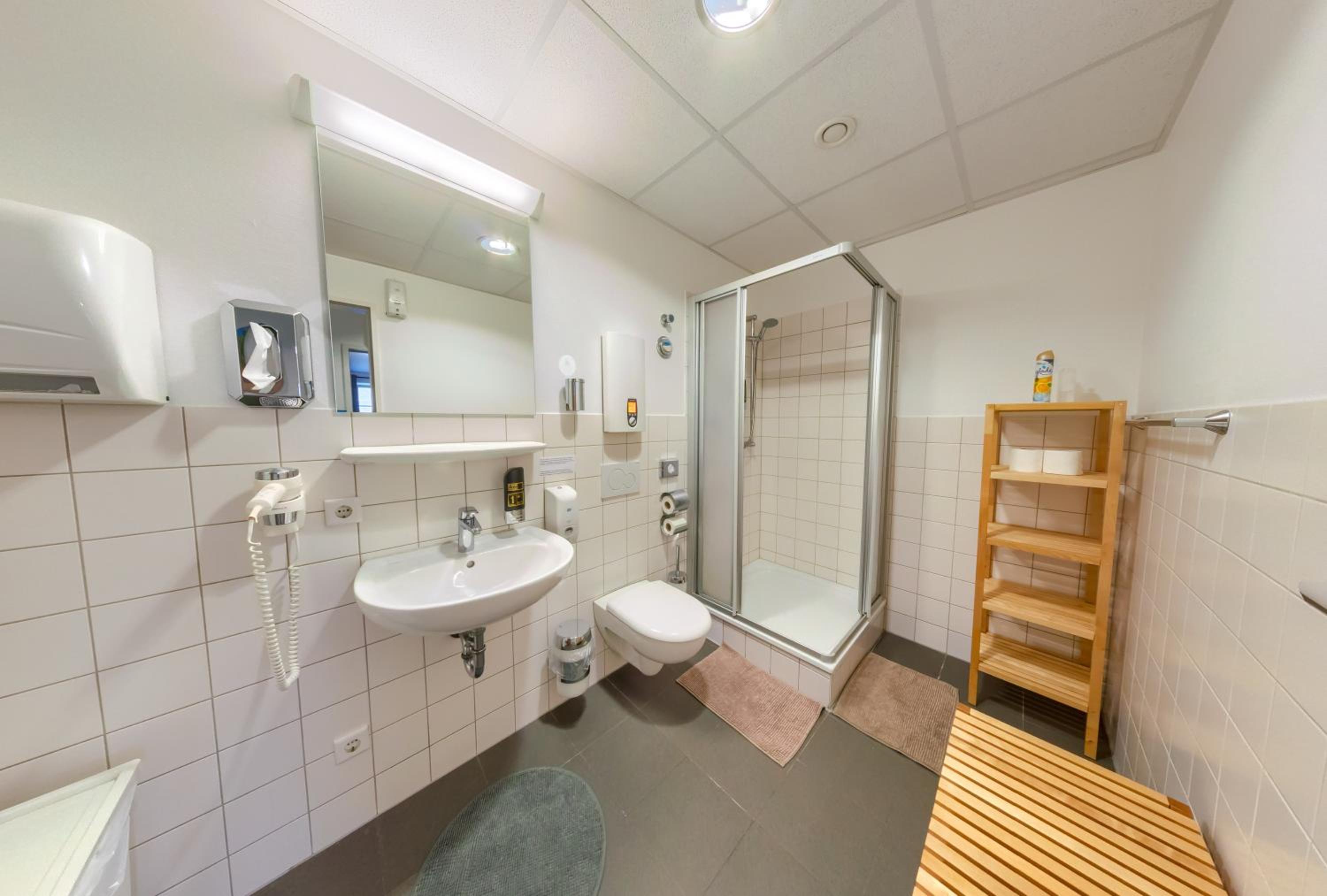 Family Room with Shared Bathroom photo 3