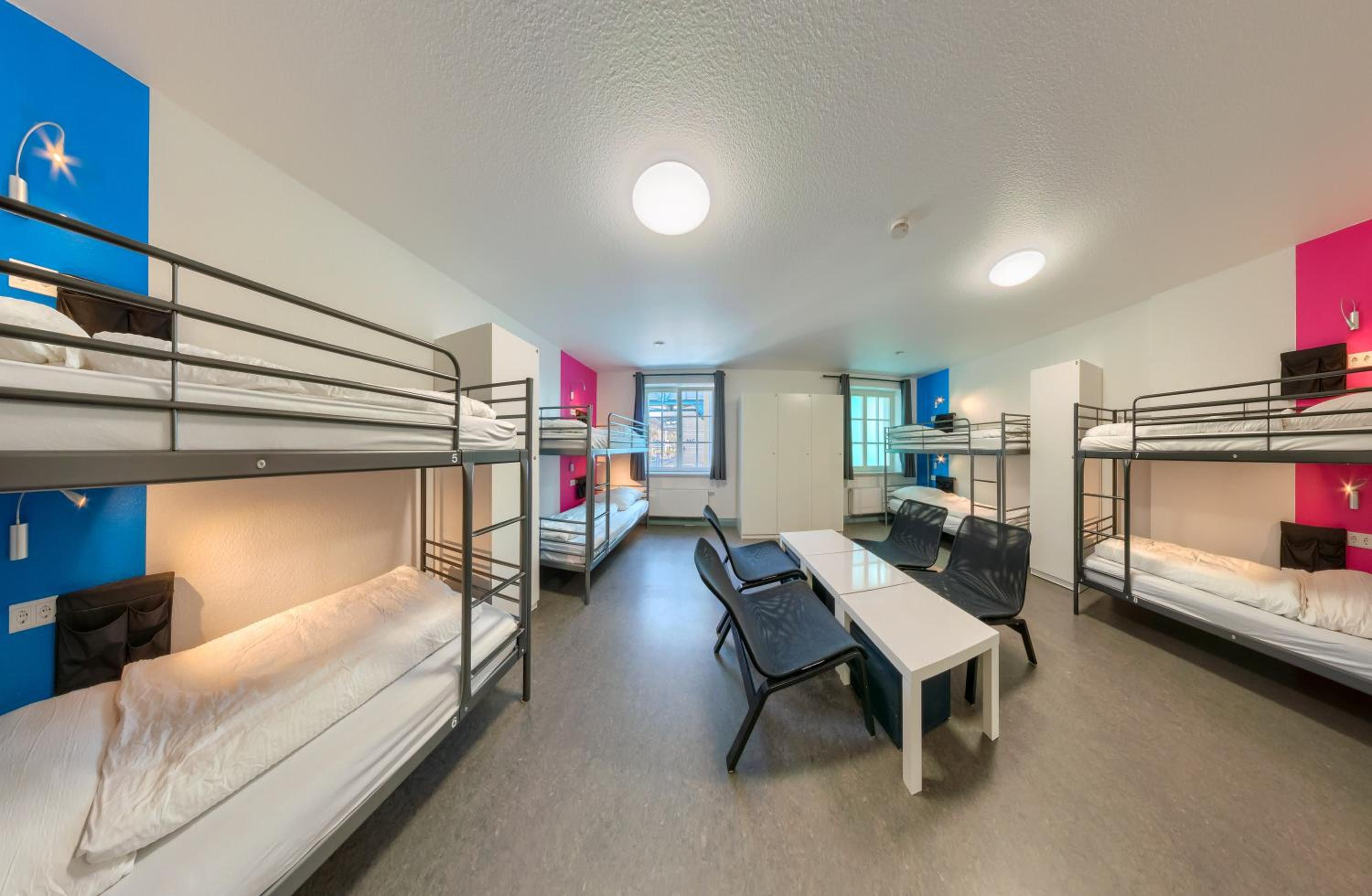 Bed in 8-Bed Mixed Dormitory Room photo 1