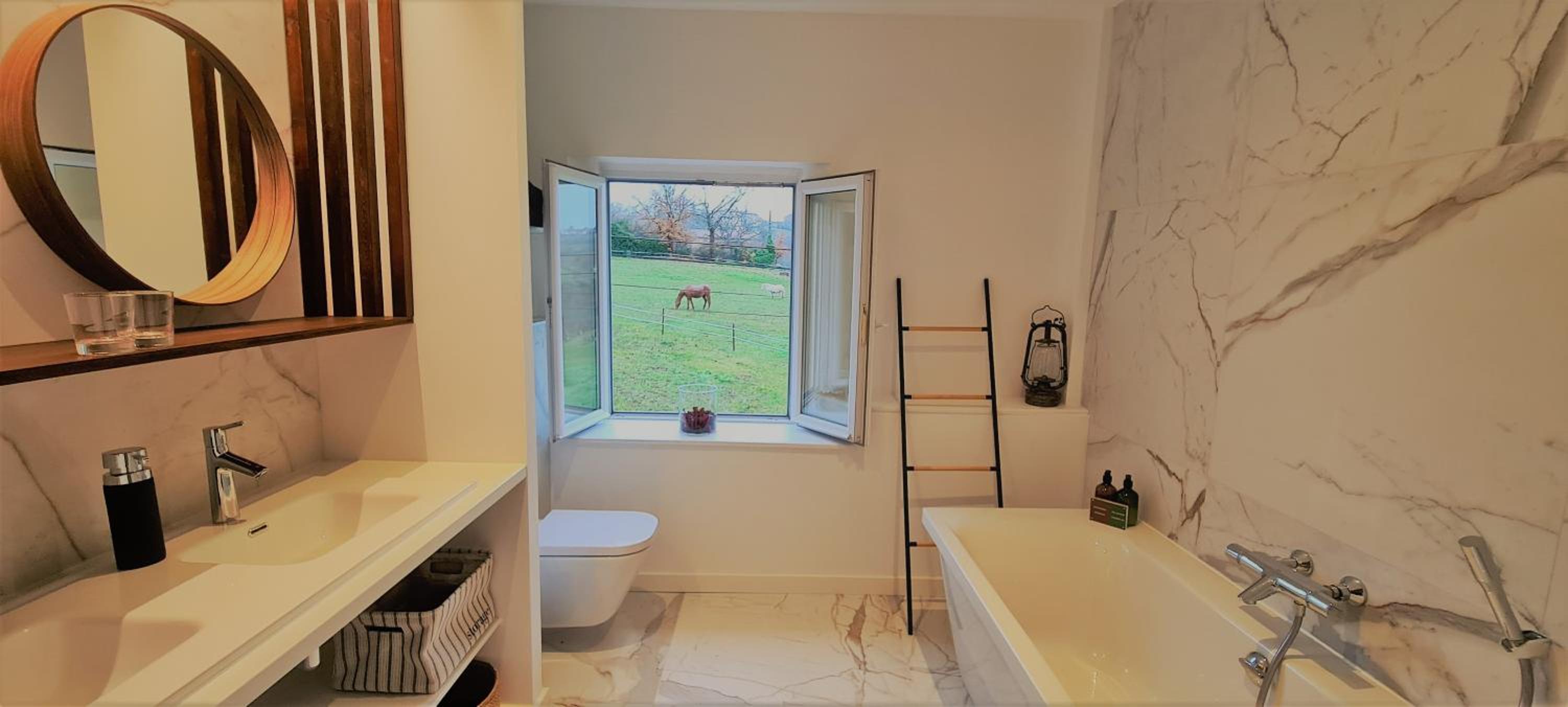 Deluxe King Room photo 2