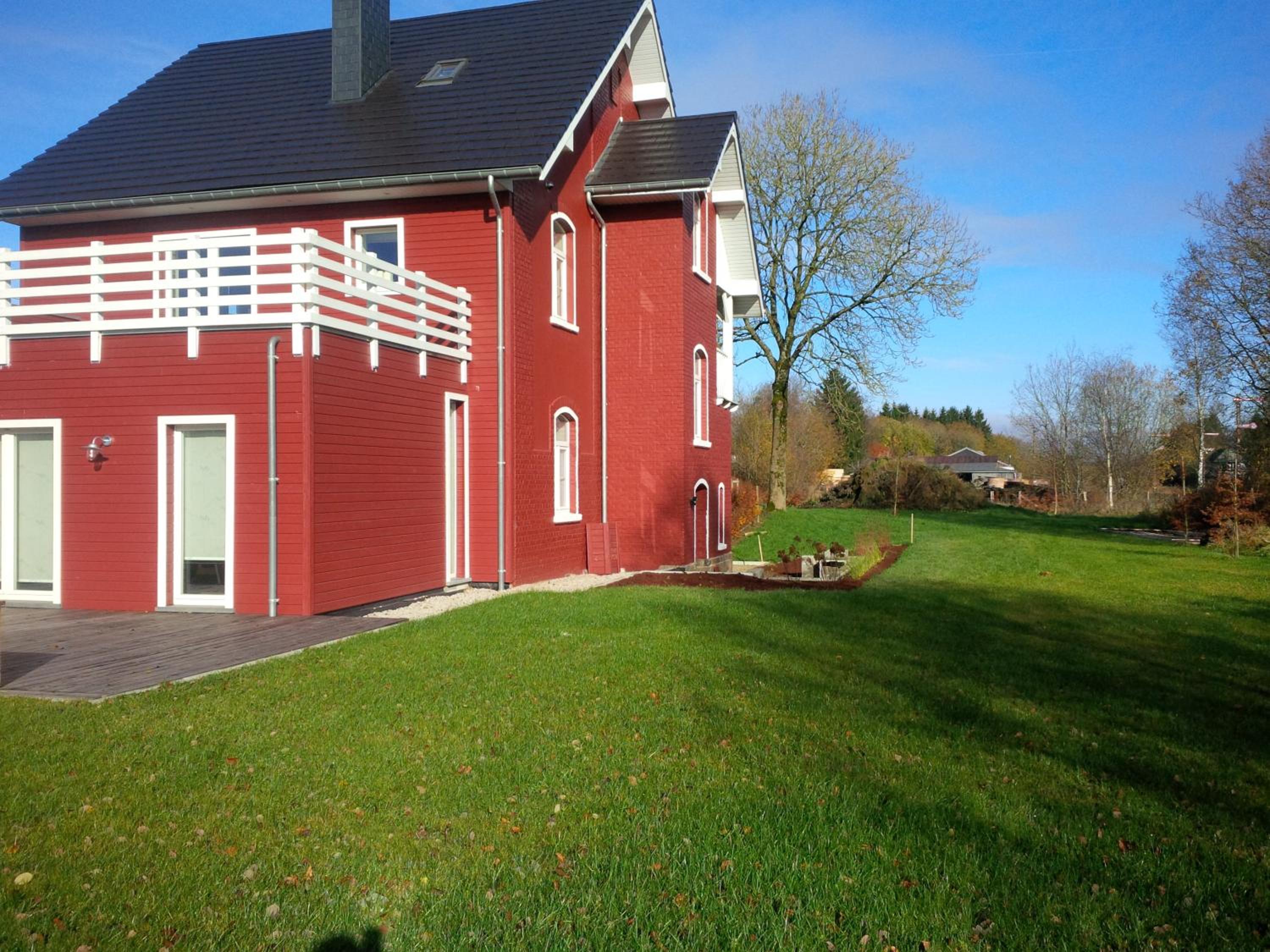 Five-Bedroom House photo 3