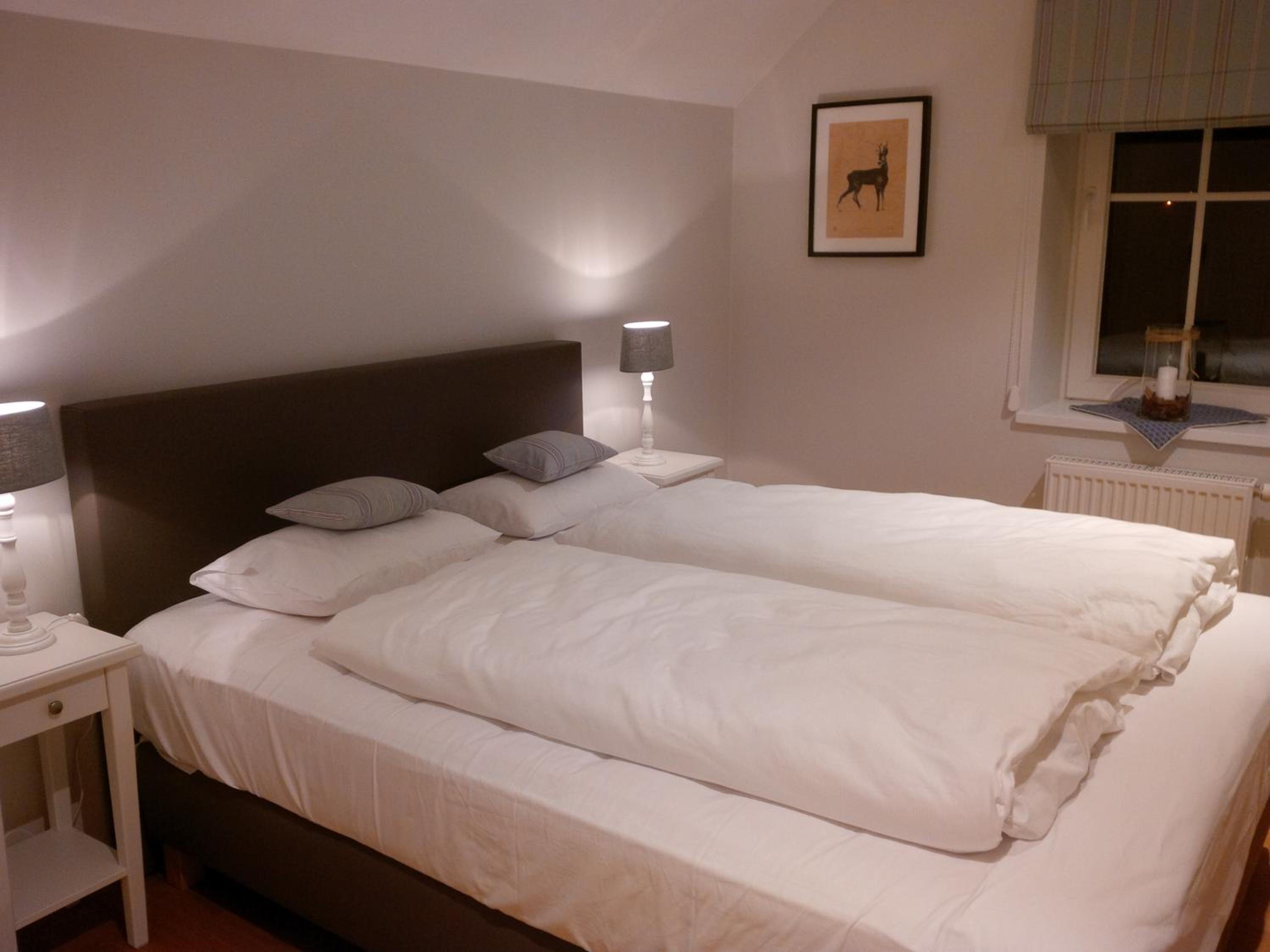 Five-Bedroom House photo 1