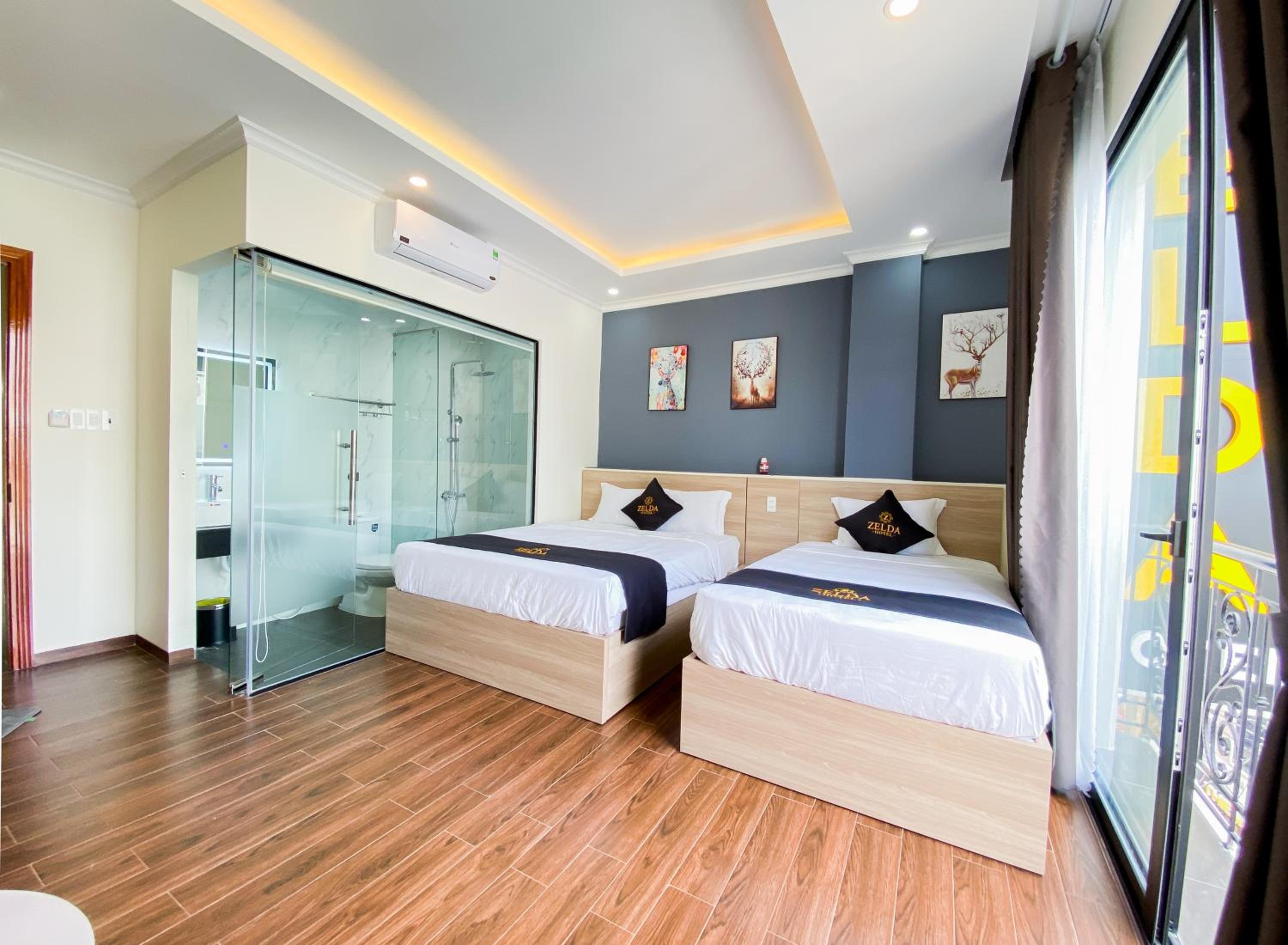 Family Suite with Balcony - Photo 2
