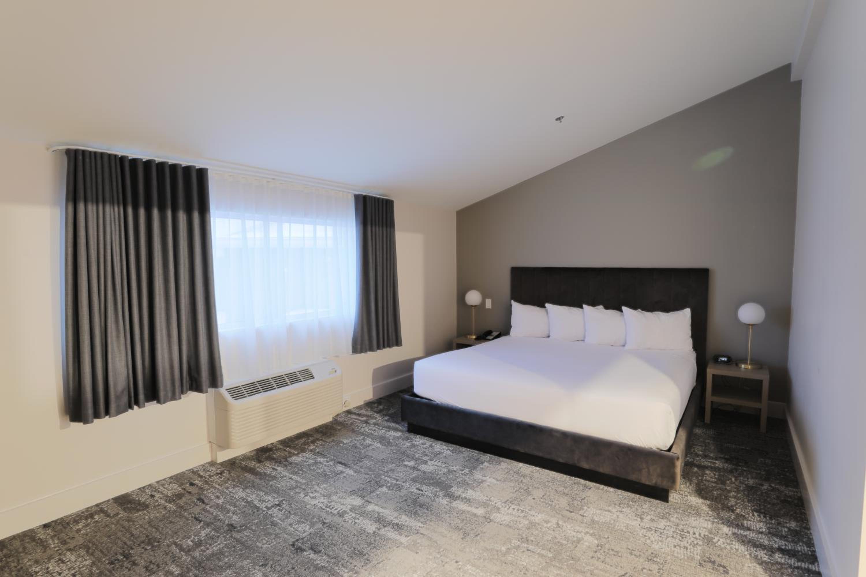 Large Double Room - Photo 4