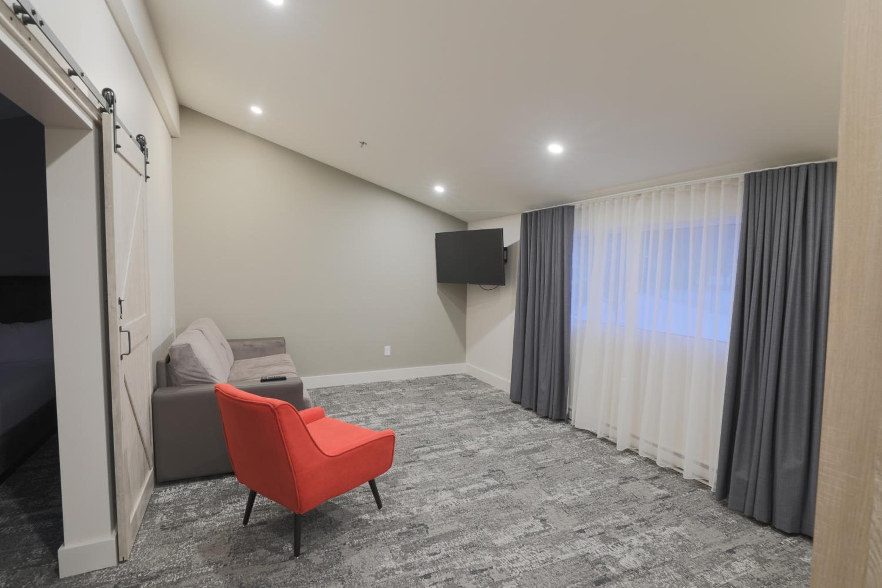 Large Double Room - Photo 5