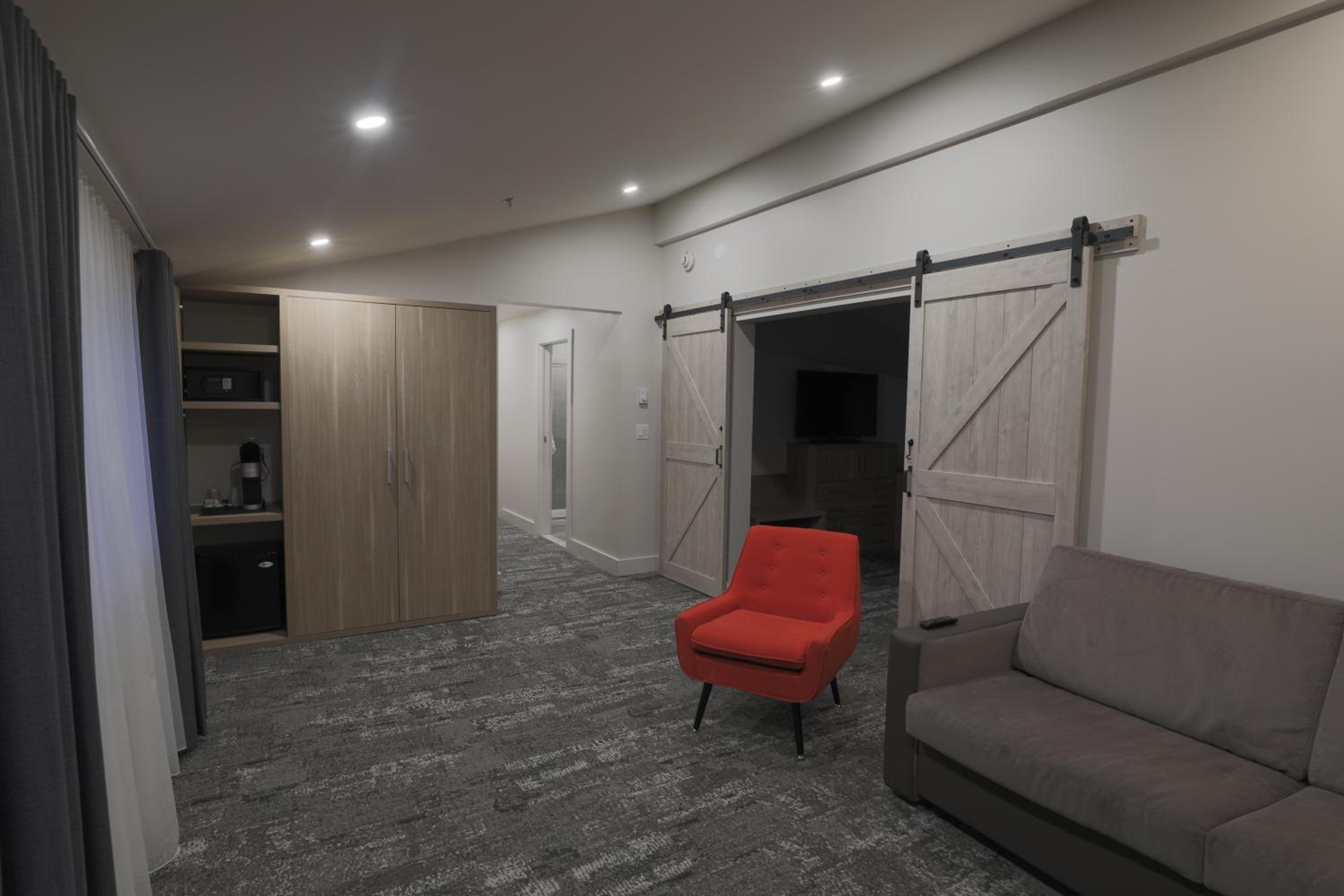 Large Double Room - Photo 8