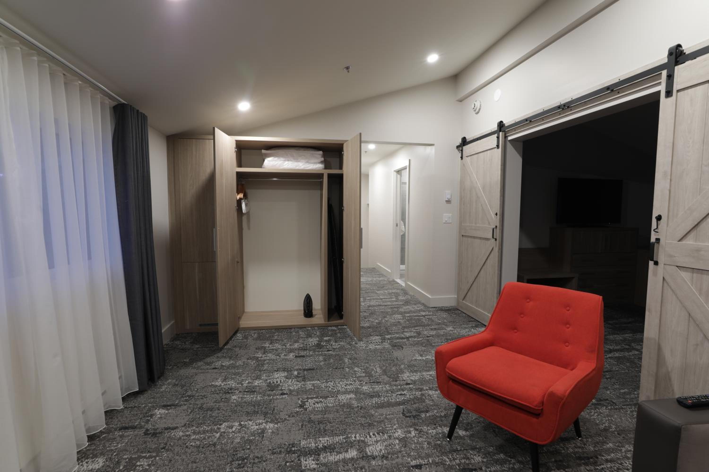 Large Double Room - Photo 1