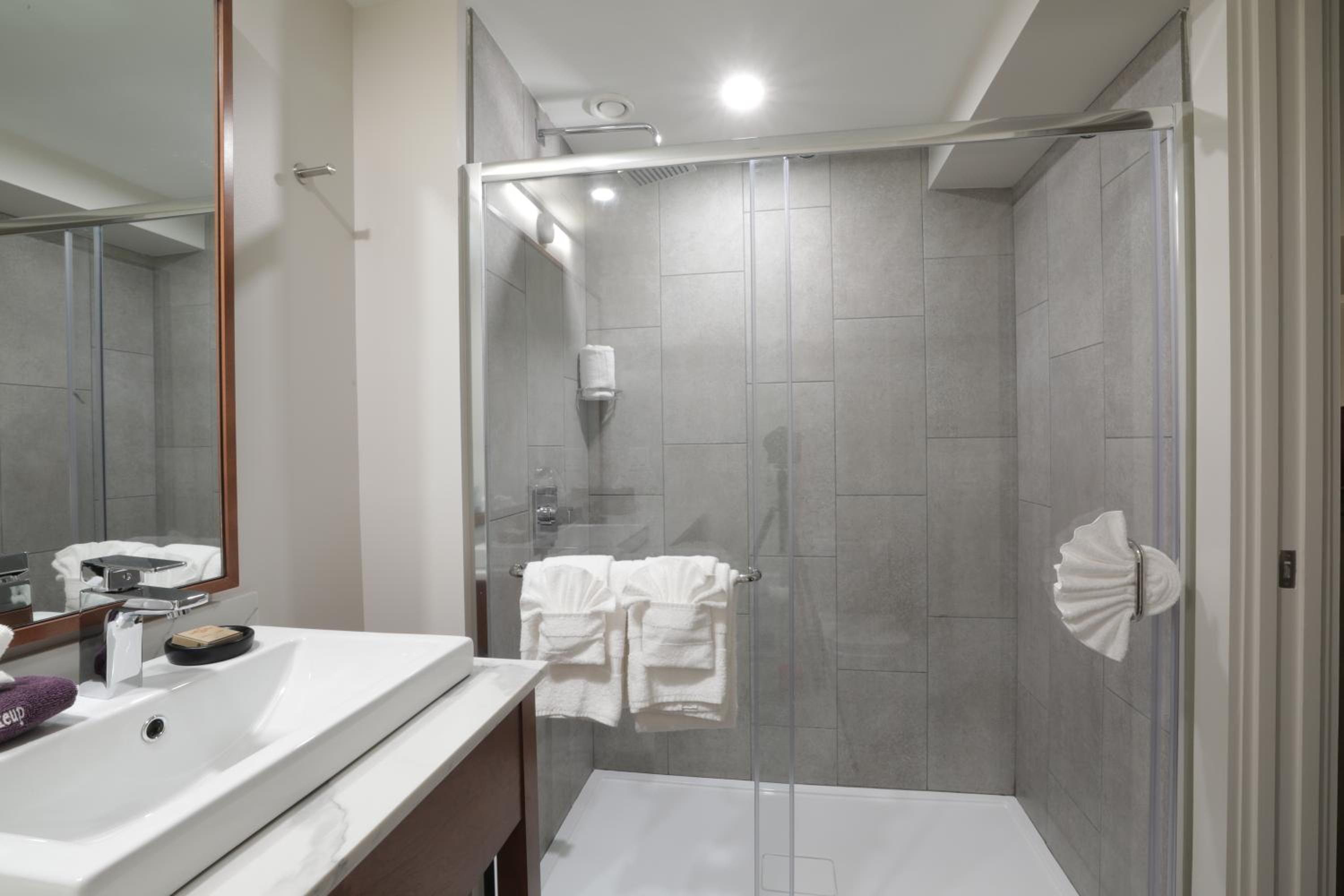 Large Double Room - Photo 13