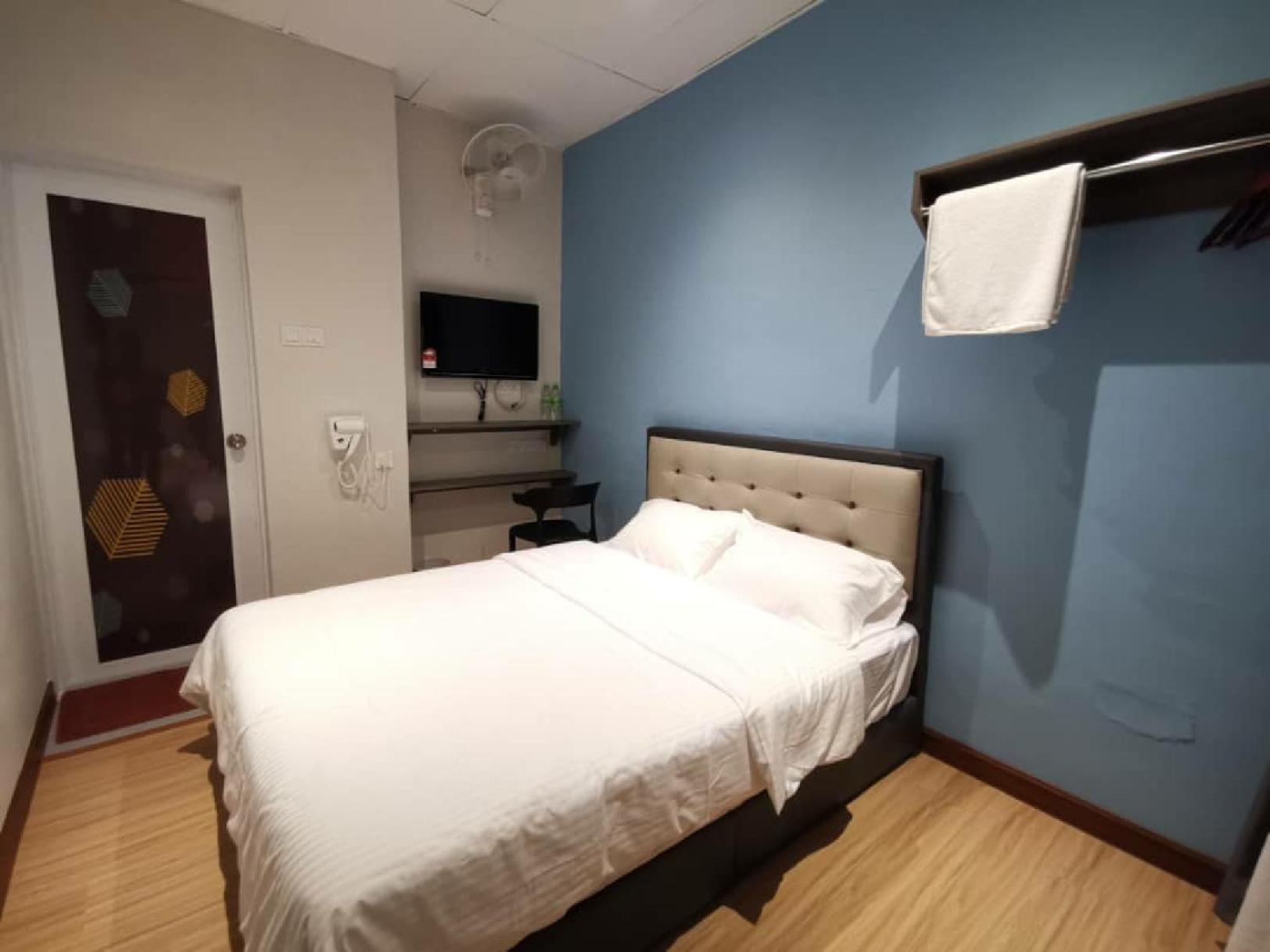 Double Room - Photo 12
