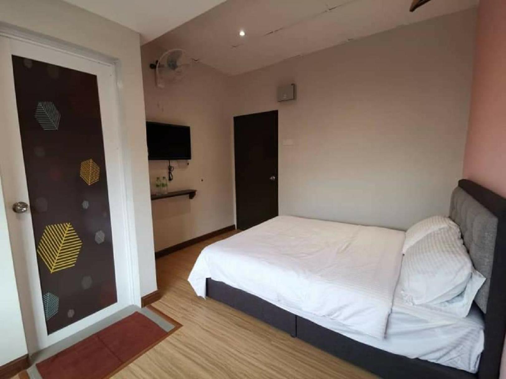 Double Room - Photo 13