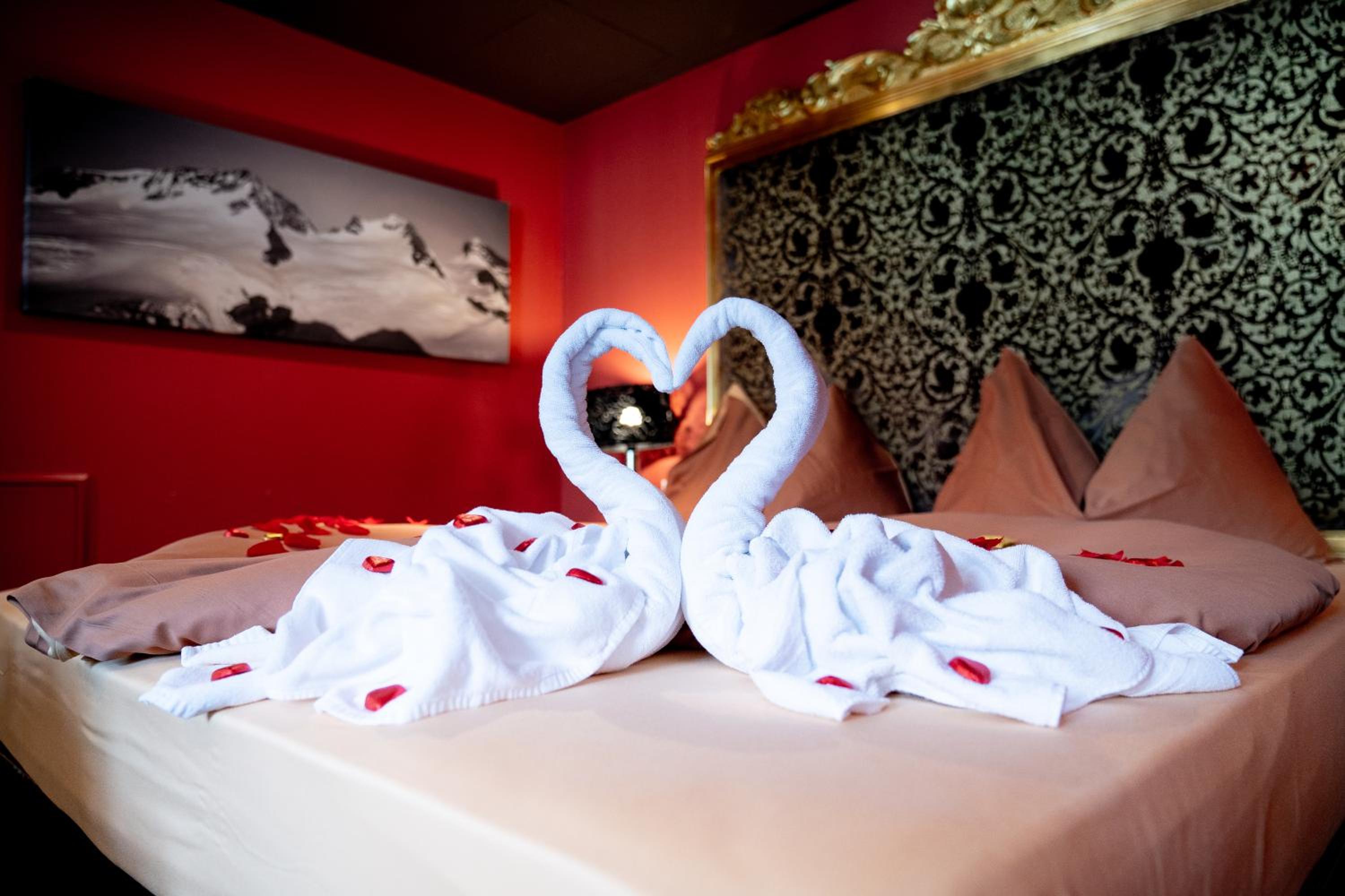 Honeymoon Suite