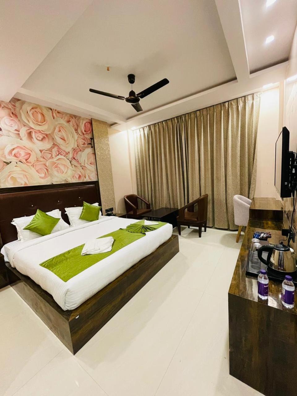 Deluxe Double Room (2 Adults + 1 Child)
