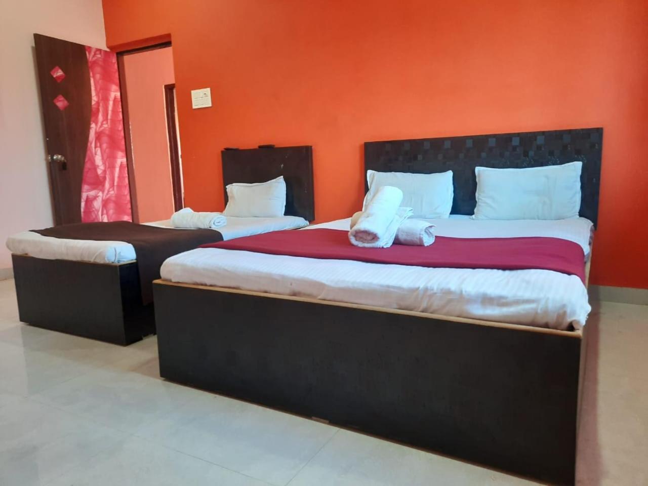 Double Room with Balcony (3 Adults) photo 2
