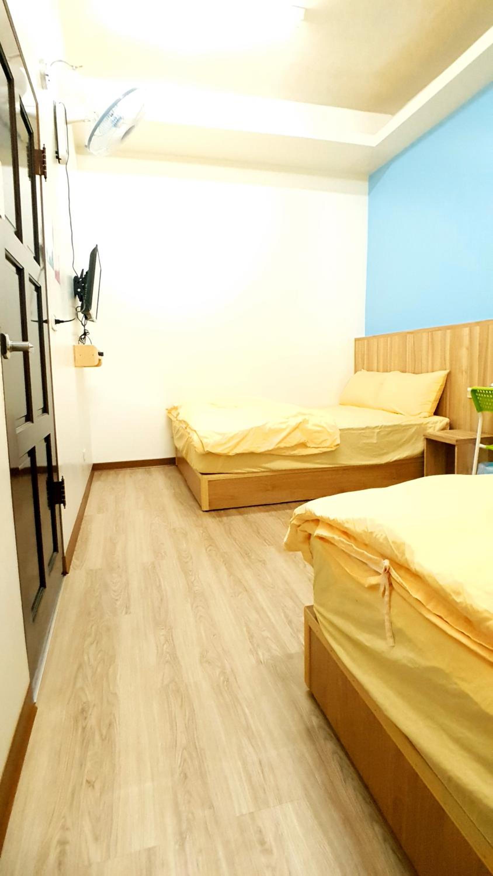 Quadruple Room with Shared Bathroom photo 2