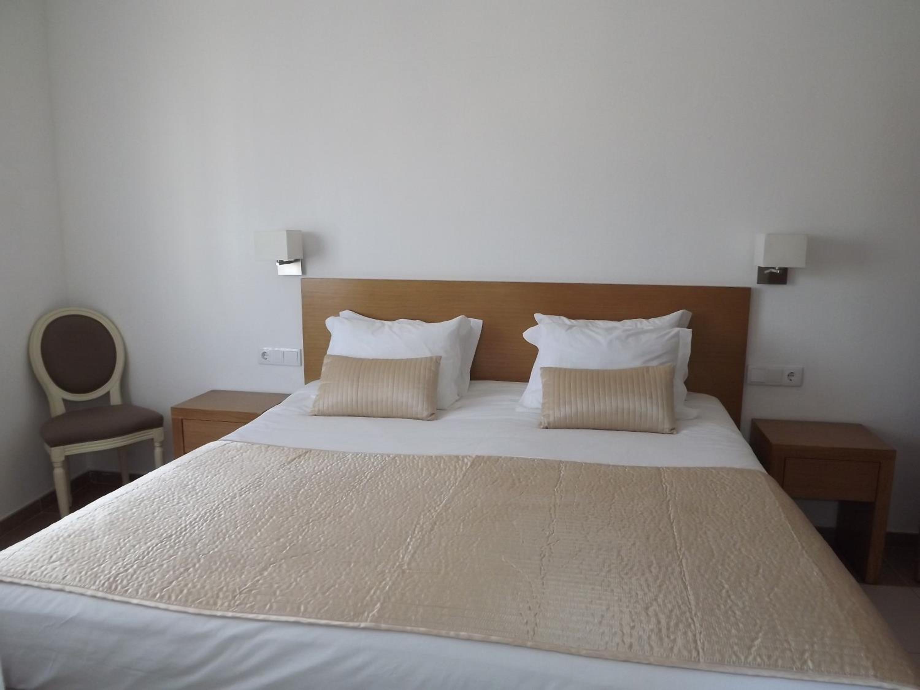 Double or Twin Room with Sea View - Photo 14