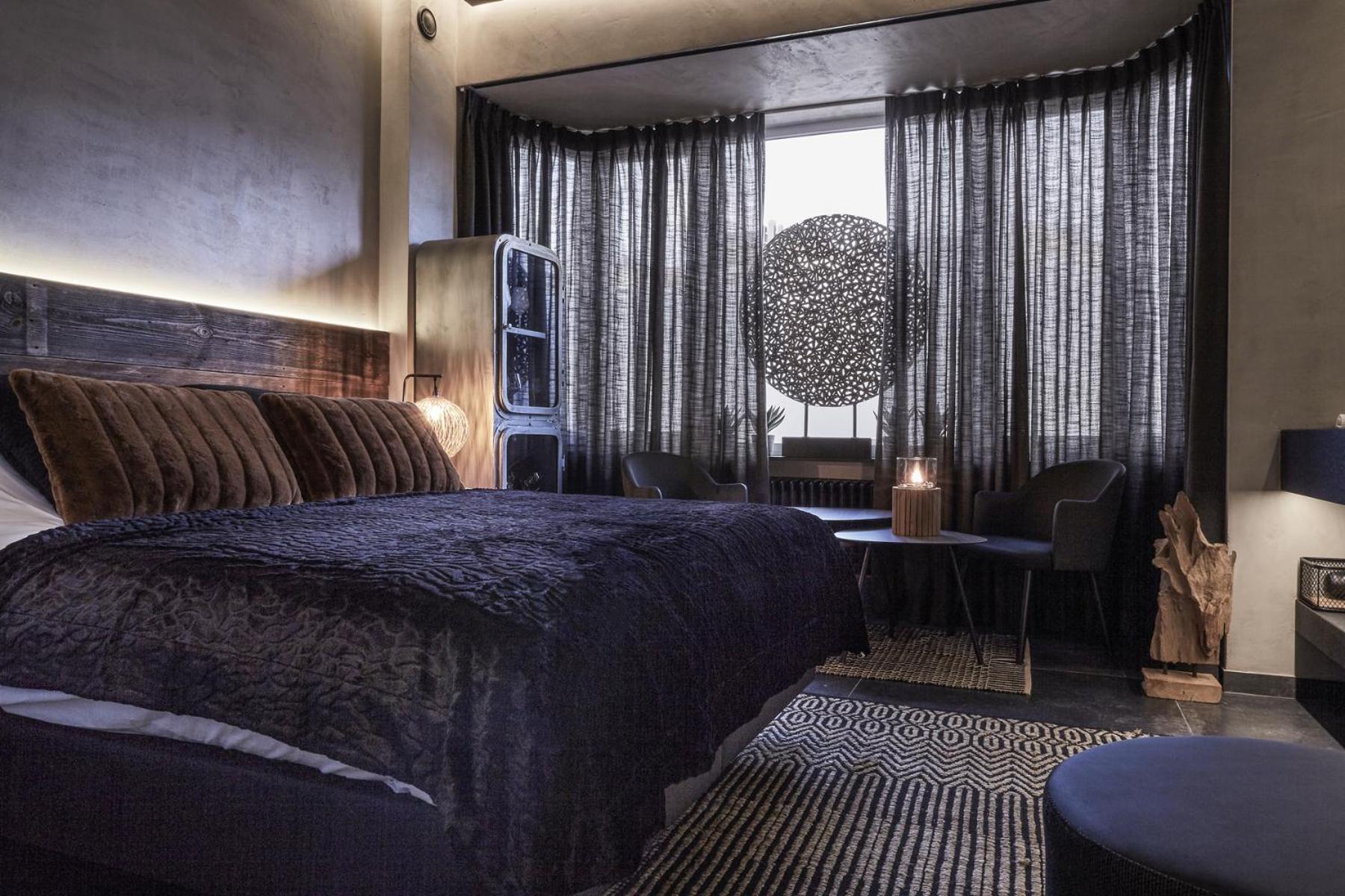 Suite with Hot Tub - Photo 1