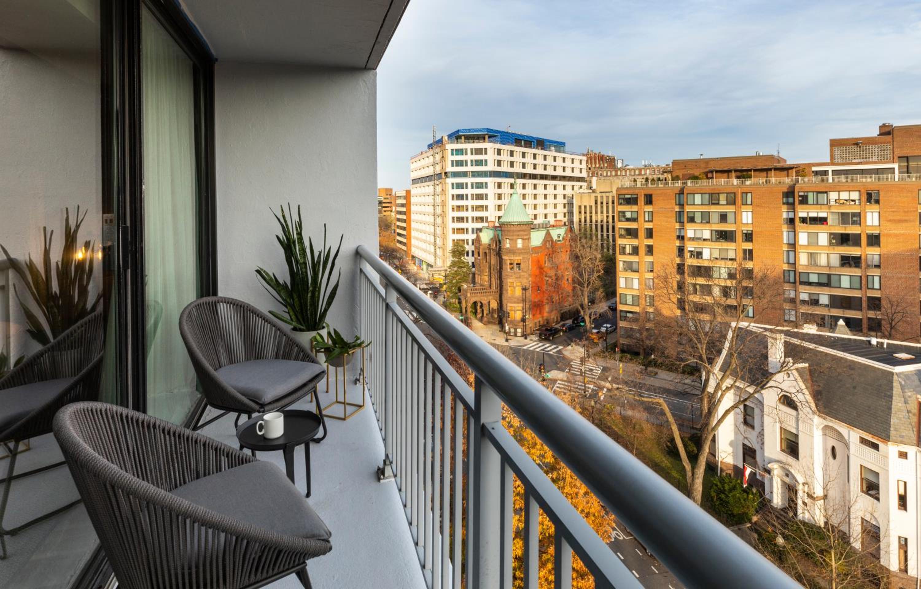 Two Queen Beds with Balcony - Disability Access - Photo 5