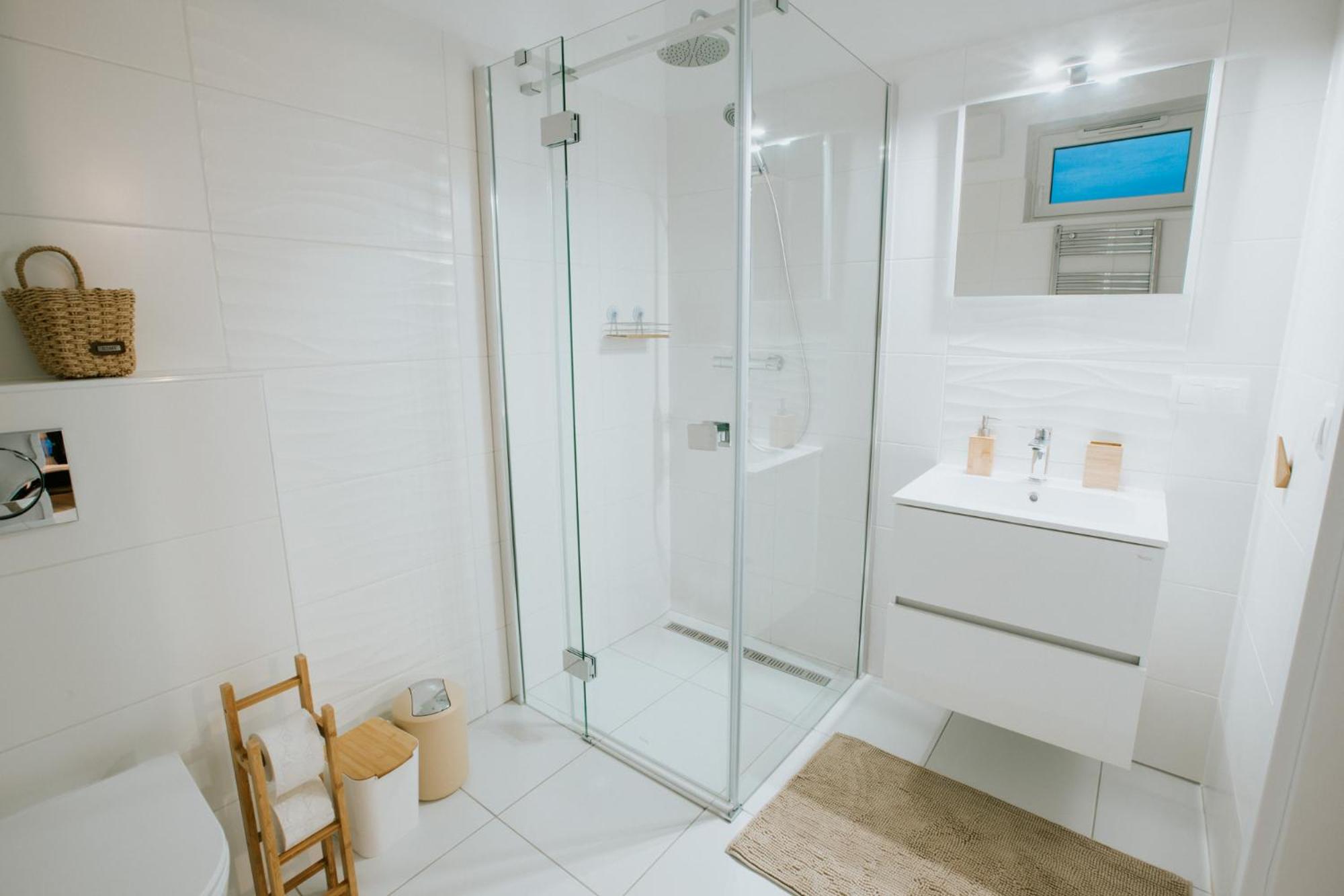 Family Room with Private Bathroom - Photo 6