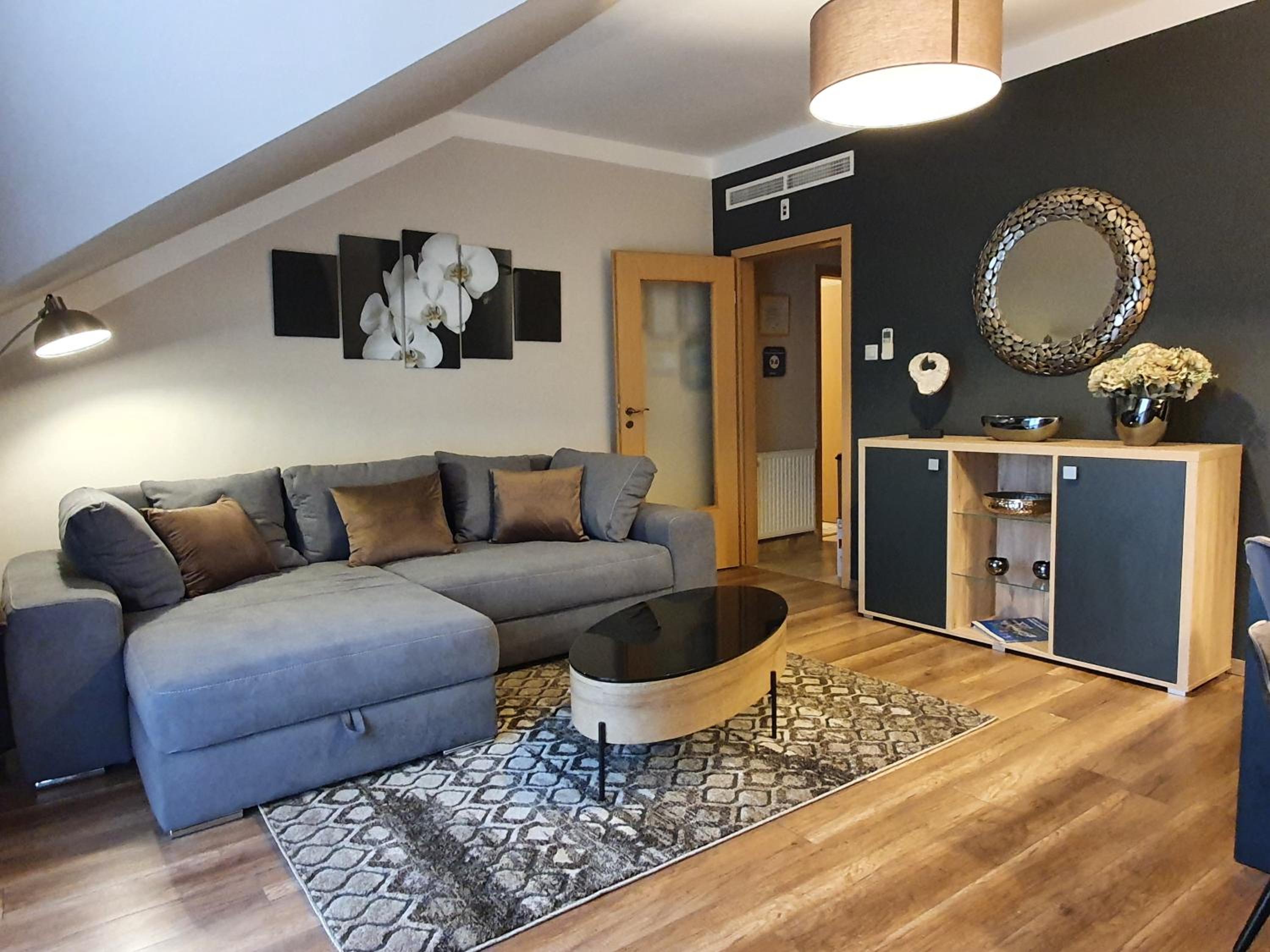 One-Bedroom Apartment with Terrace photo 1