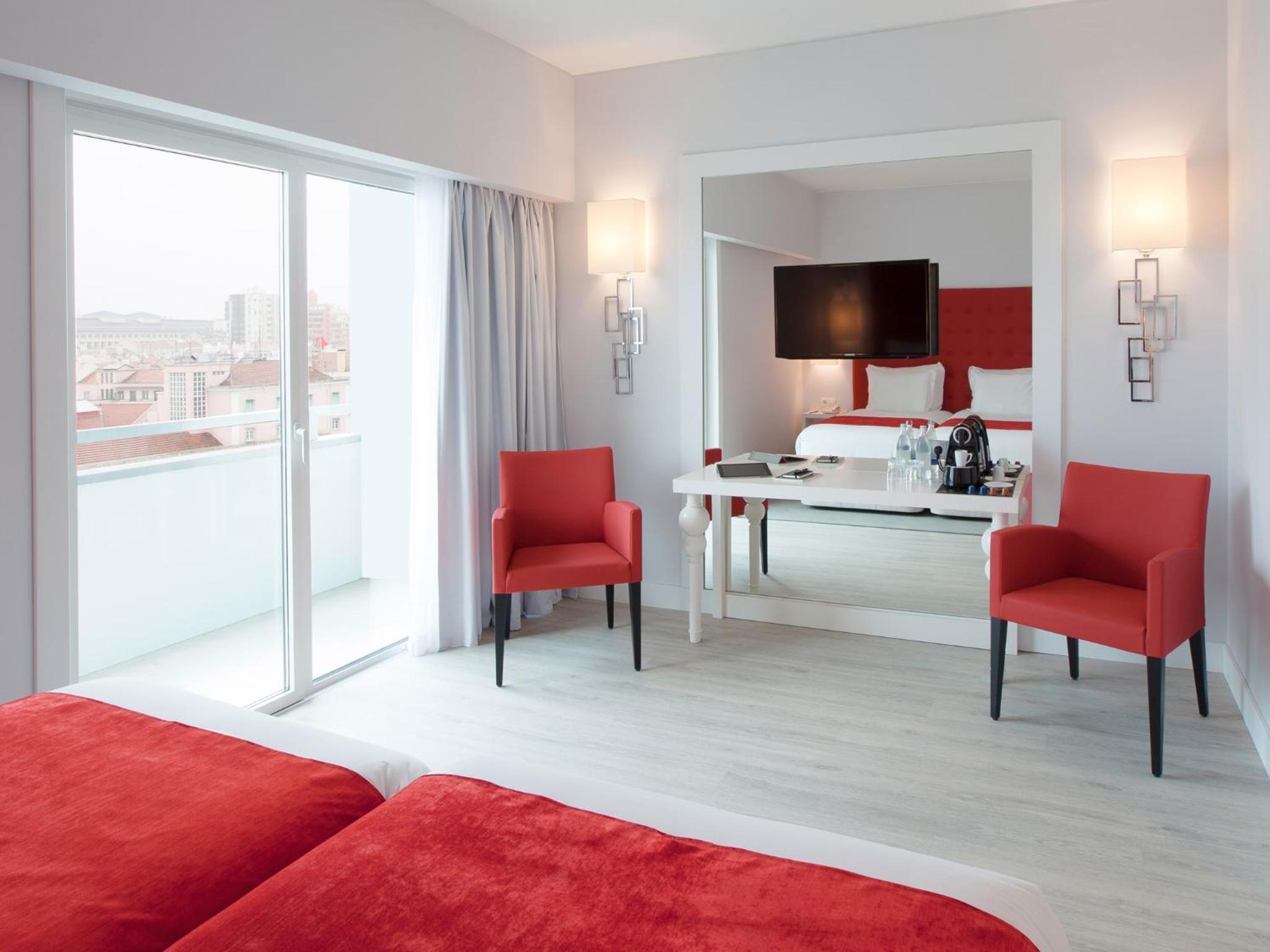 Premium Double or Twin Room with Balcony - Photo 3
