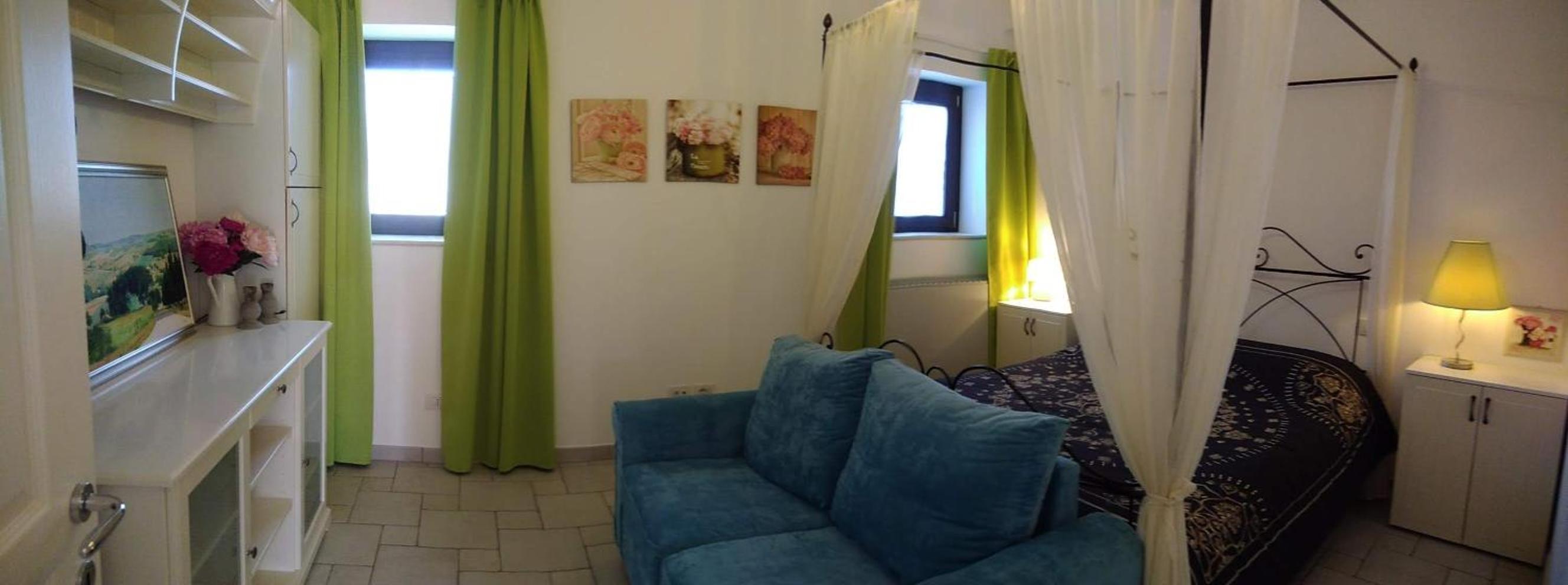 One-Bedroom Apartment - Photo 1