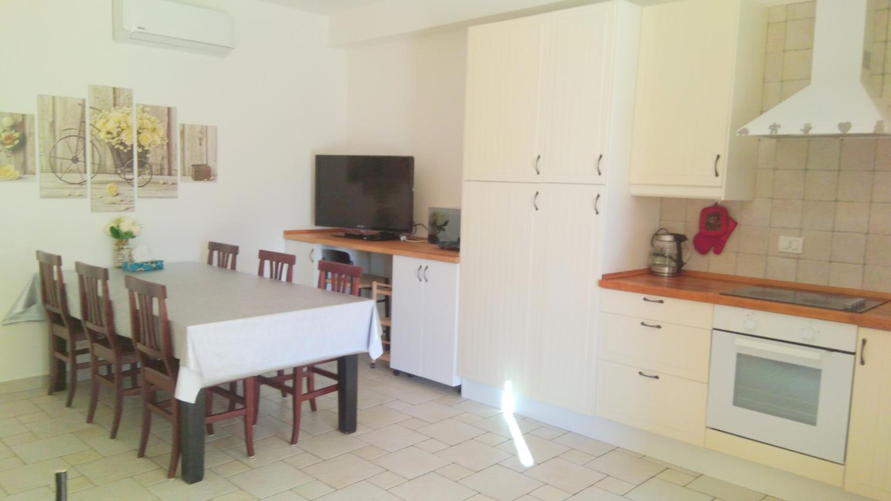 One-Bedroom Apartment - Photo 3