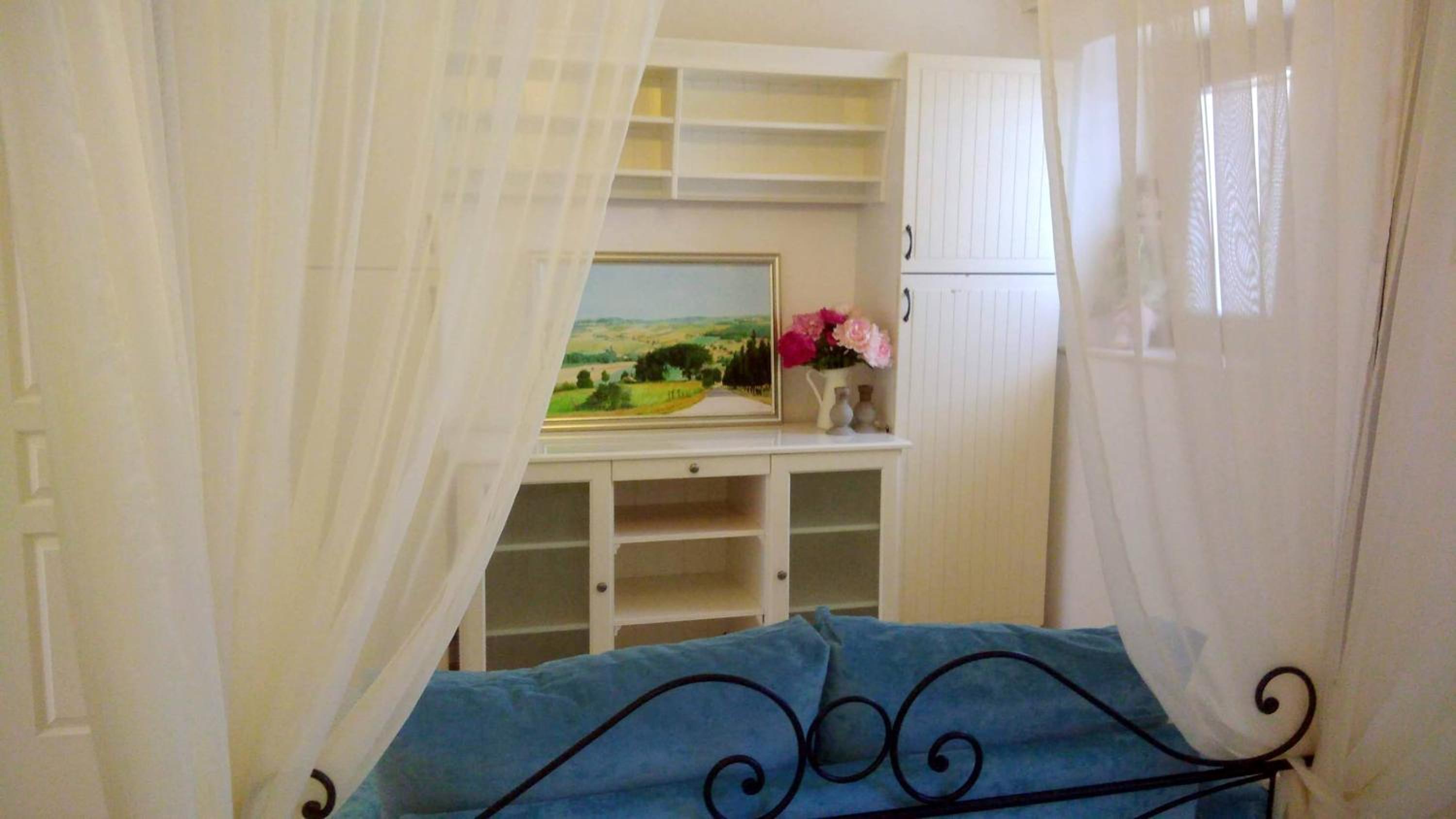 One-Bedroom Apartment - Photo 11