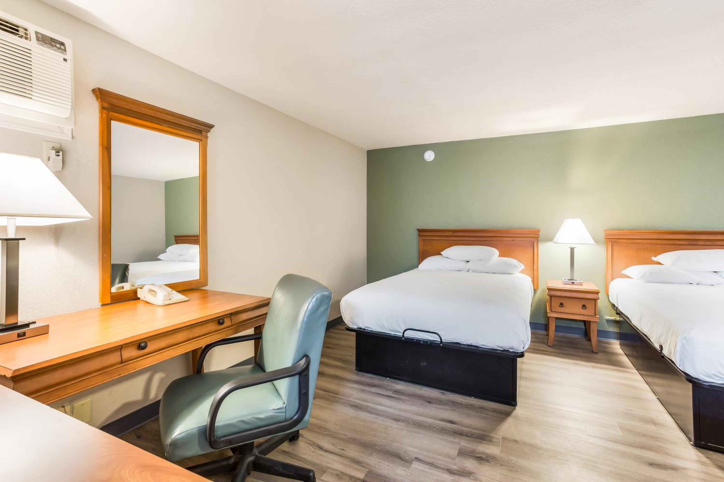 Quadruple Room with Sofa Bed - Non-Smoking - Photo 1