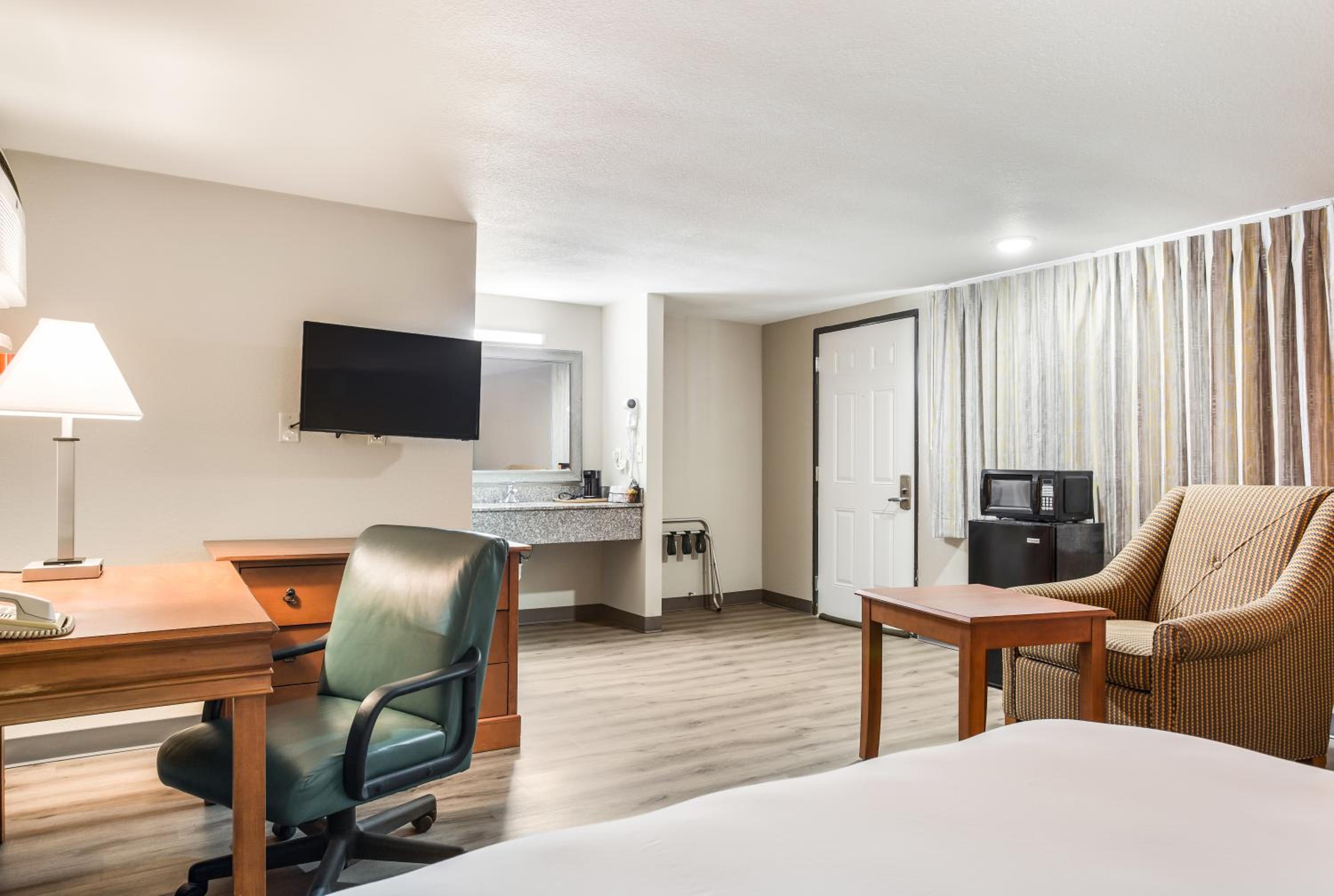 Double Room with Two Double Beds - Non-Smoking - Photo 7