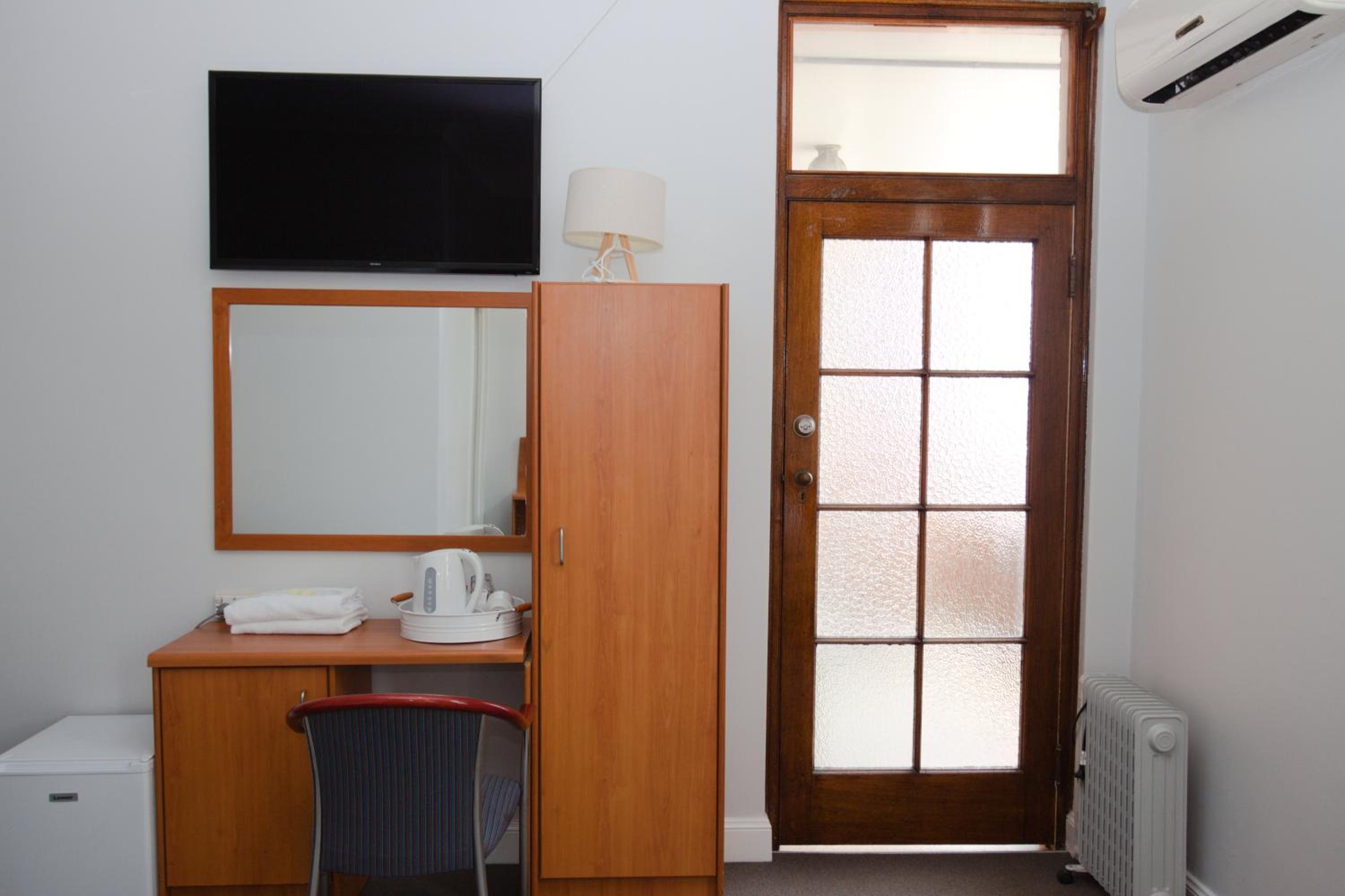 Family Double Room with Private Bathroom photo 2