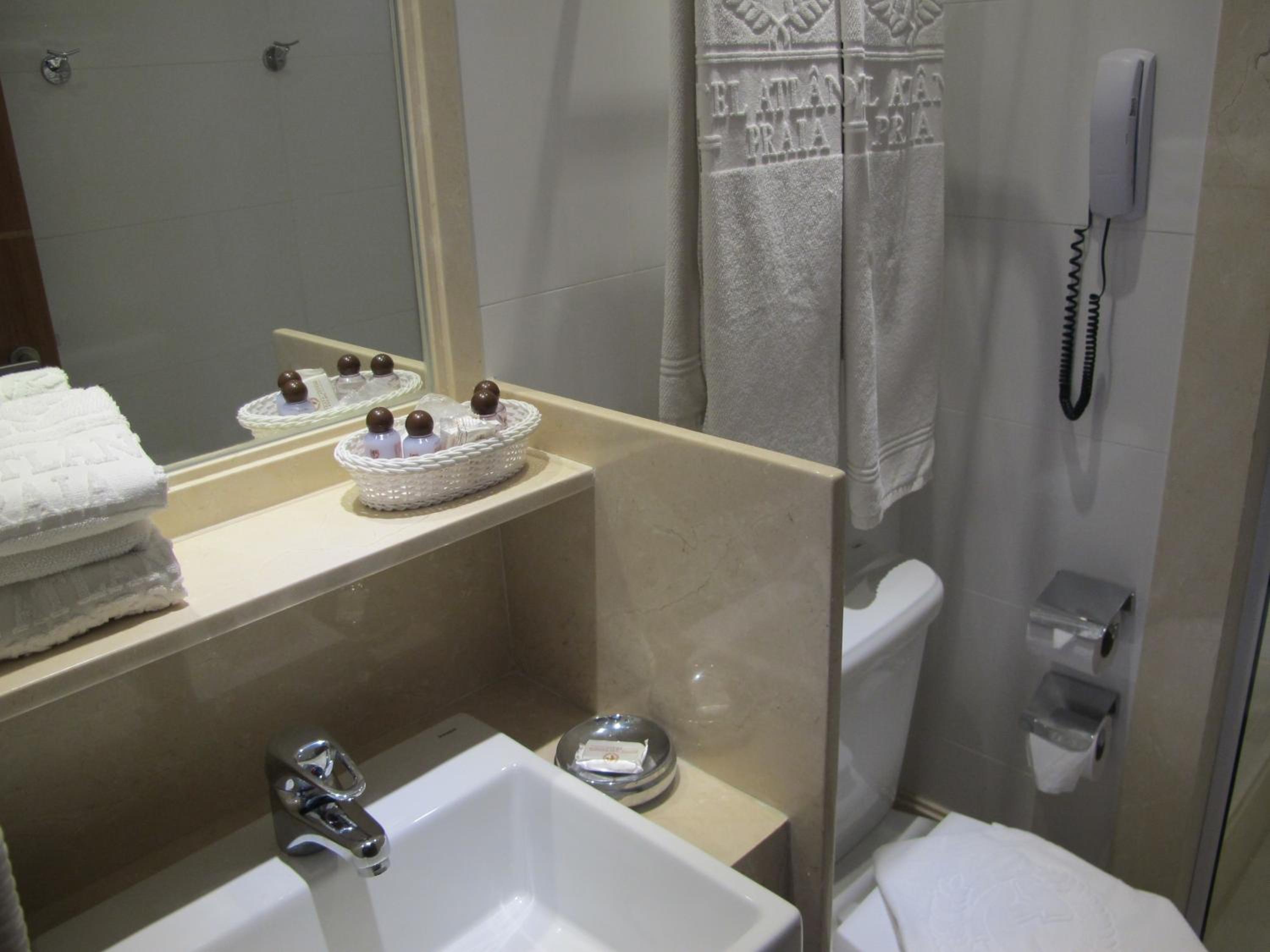 Deluxe Quadruple Room - Photo 2
