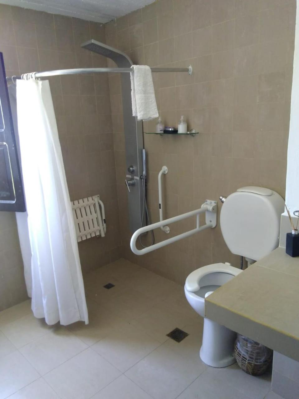 Quadruple Room - Disability Access photo 3