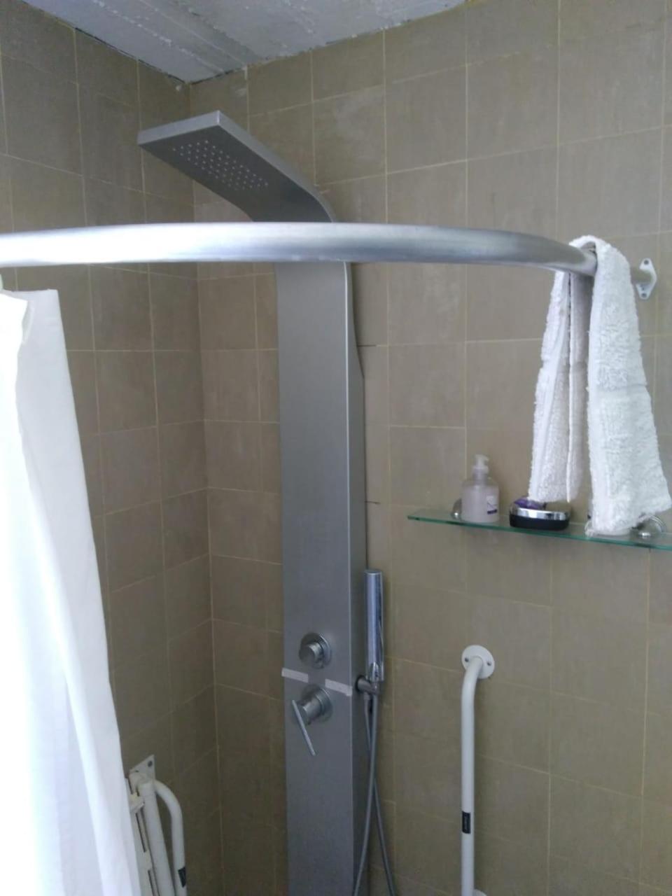 Quadruple Room - Disability Access photo 2