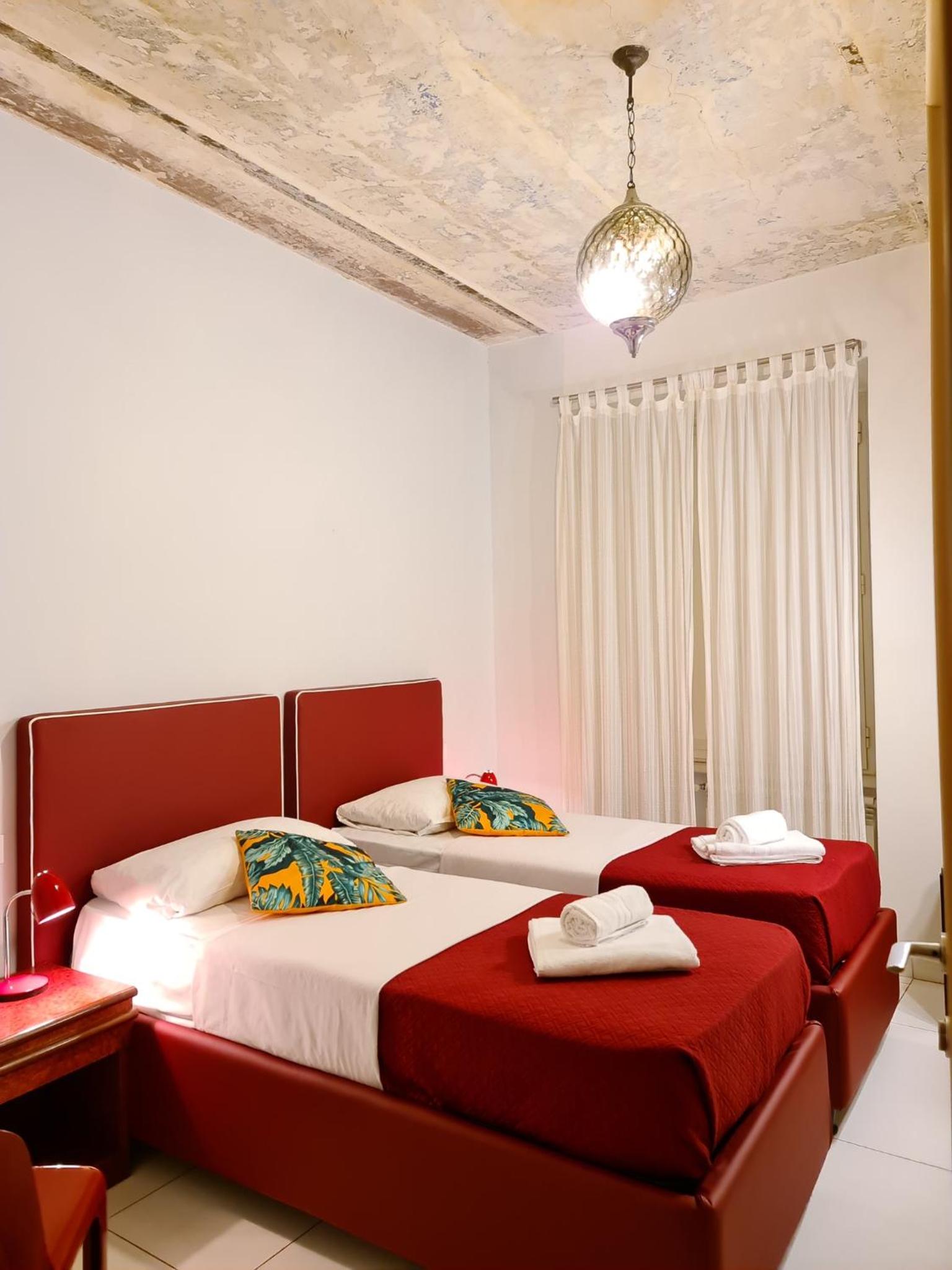Twin Room with Private External Bathroom photo 3