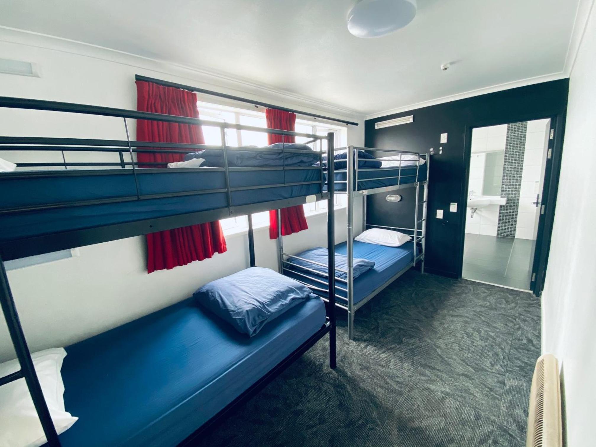 4 Bed Ensuite Dormitory - No Children photo 2