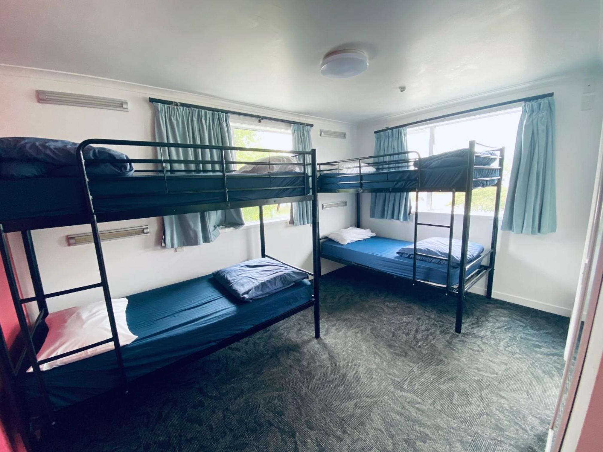 4 Bed Ensuite Dormitory - No Children photo 1