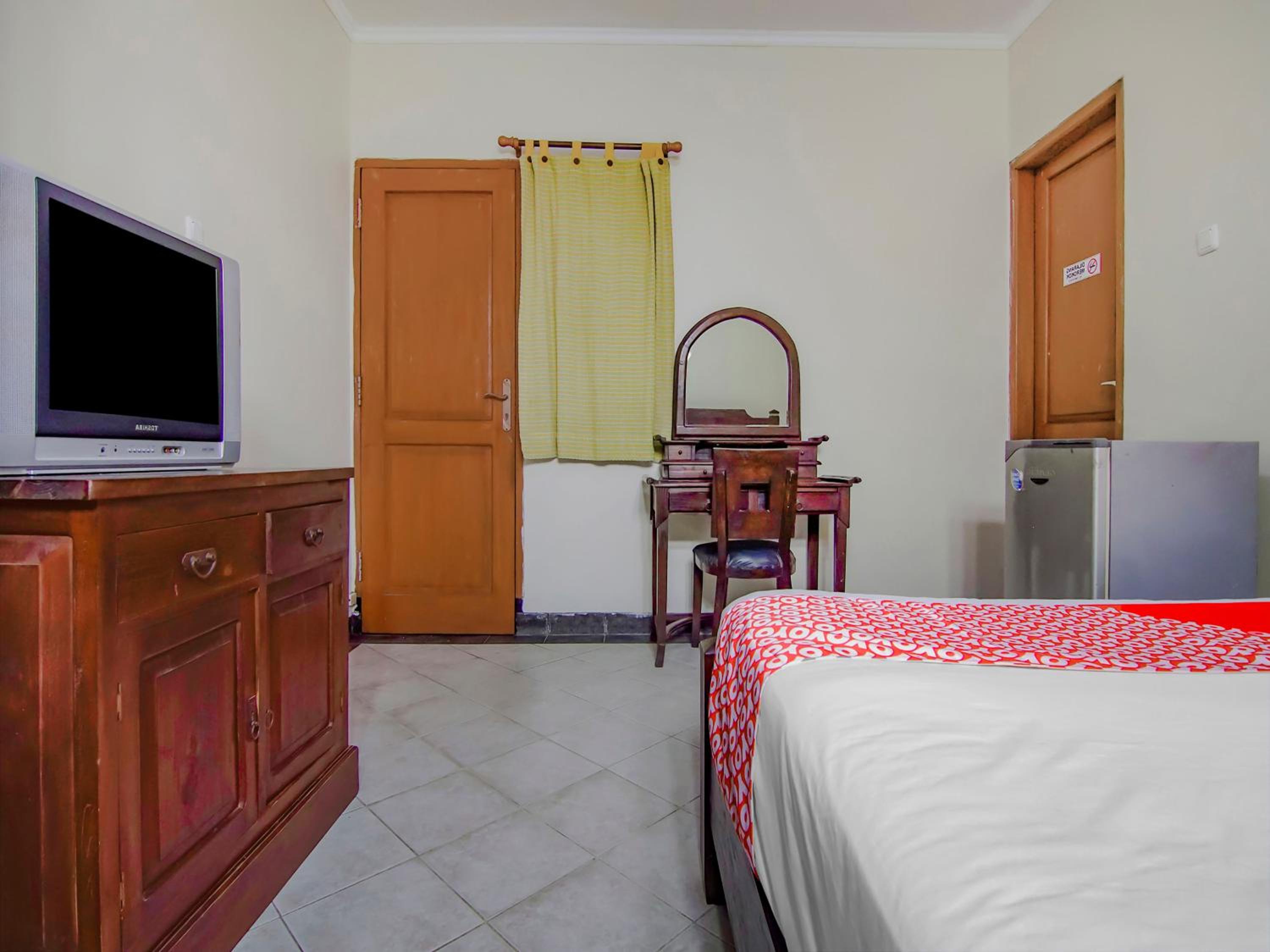Standard Double Room - Photo 11