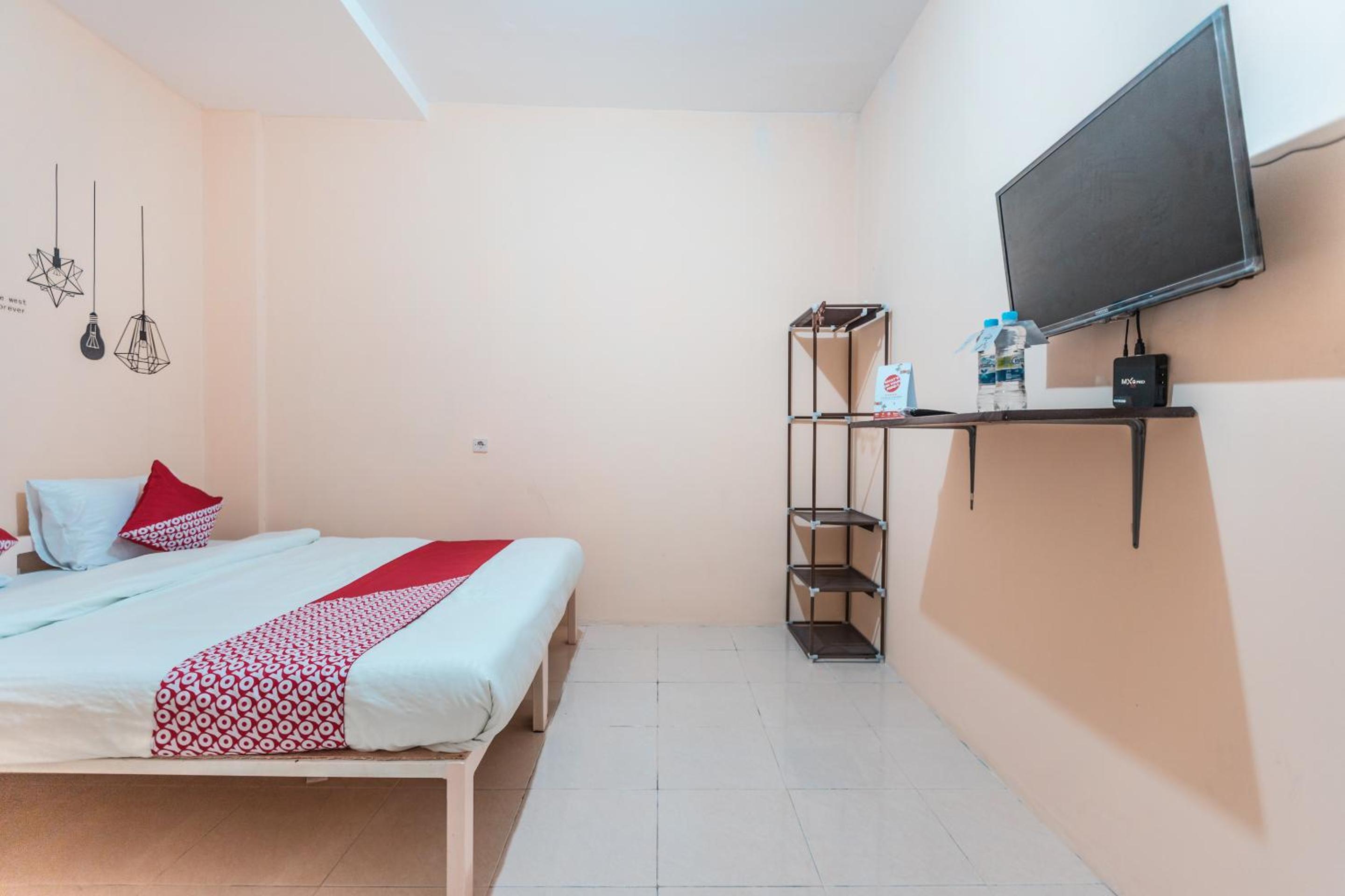 Deluxe Double Room - Photo 11