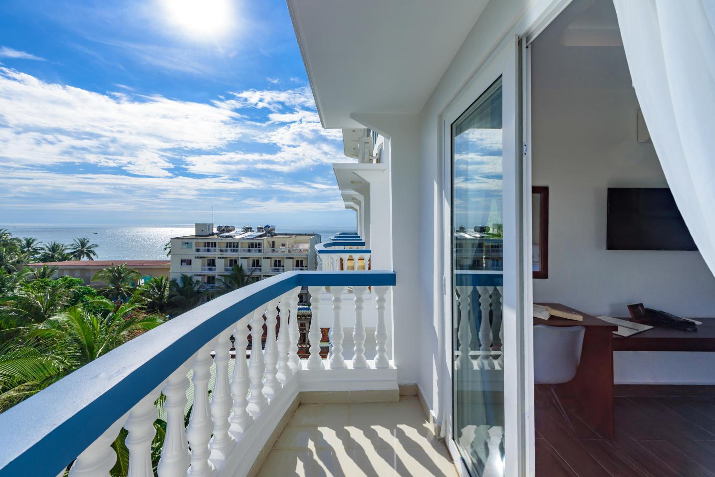 Deluxe Double or Twin Room with Balcony - Photo 22