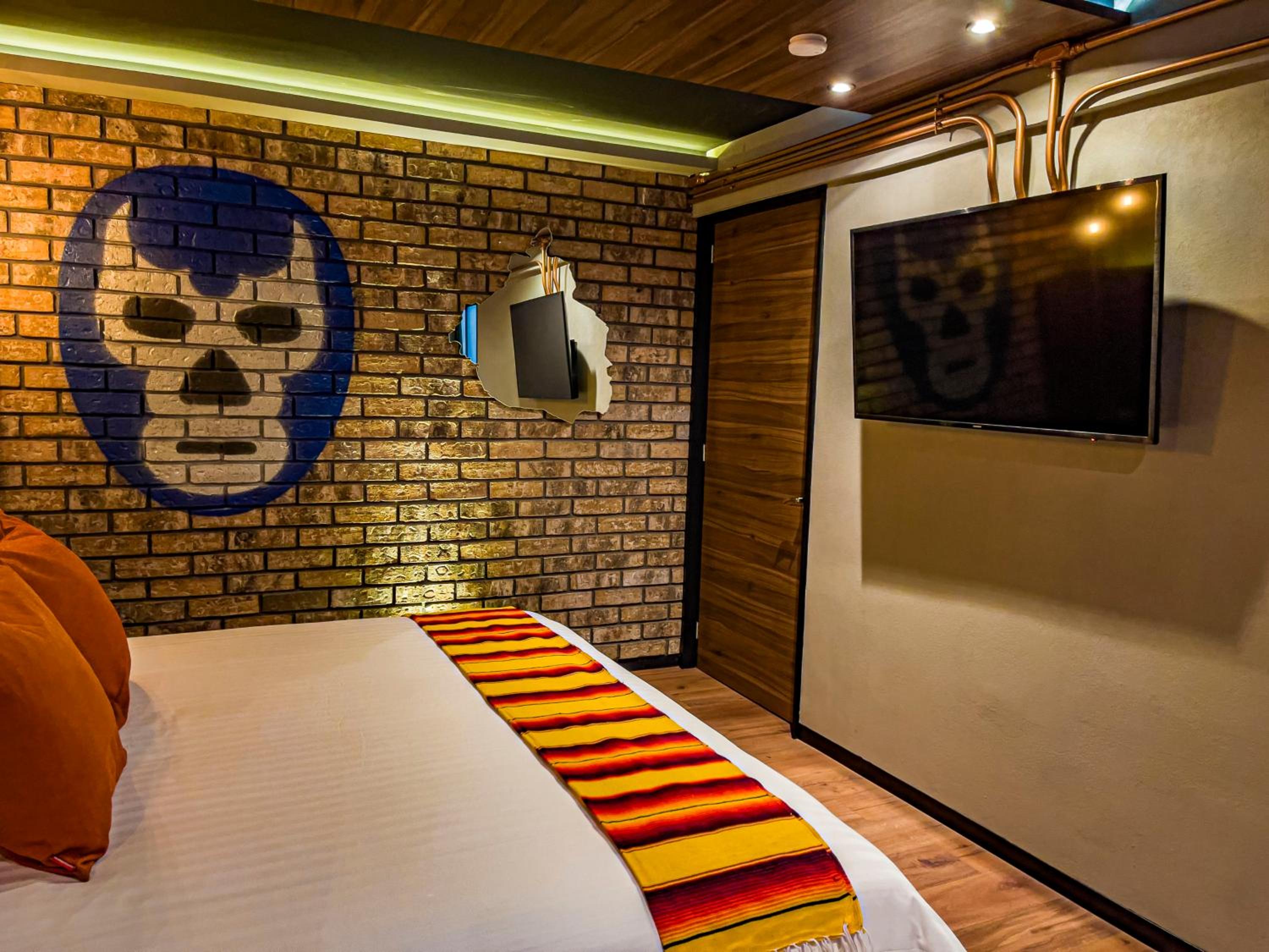 King Suite with Spa Bath - Photo 3