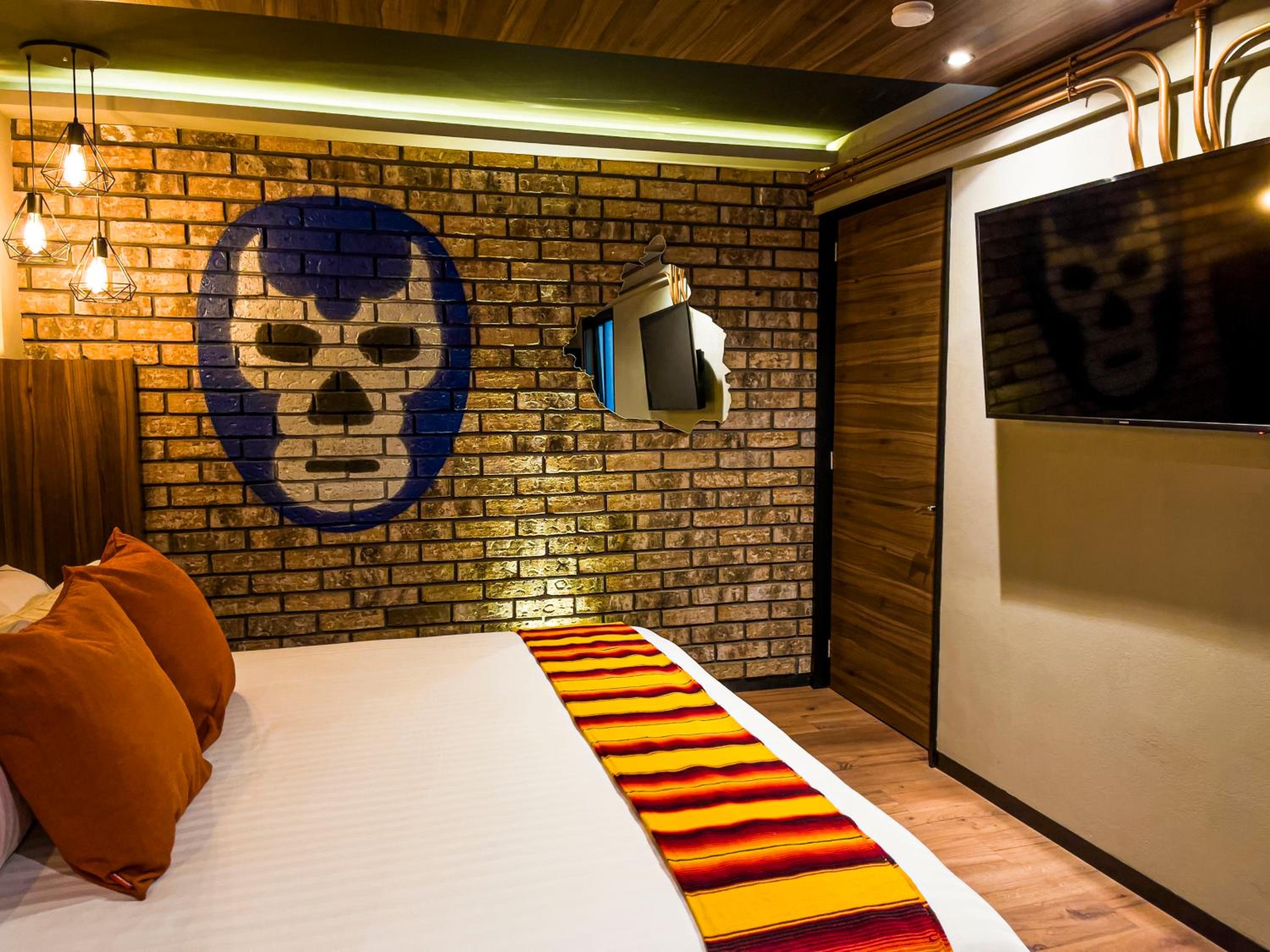 King Suite with Spa Bath - Photo 1