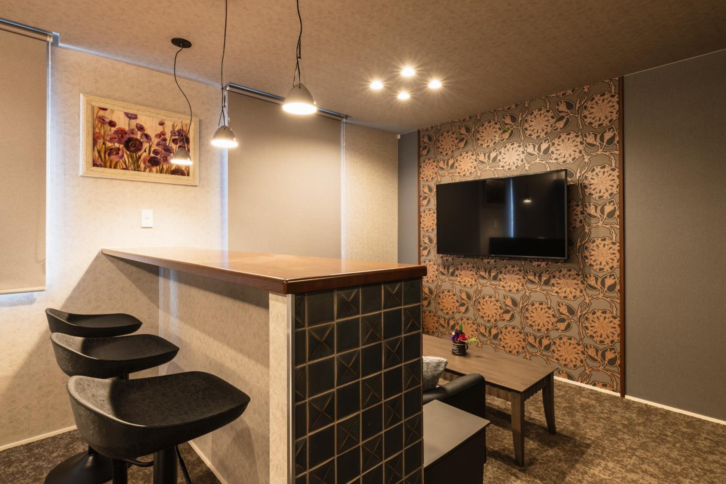 Superior Family Room - Photo 1