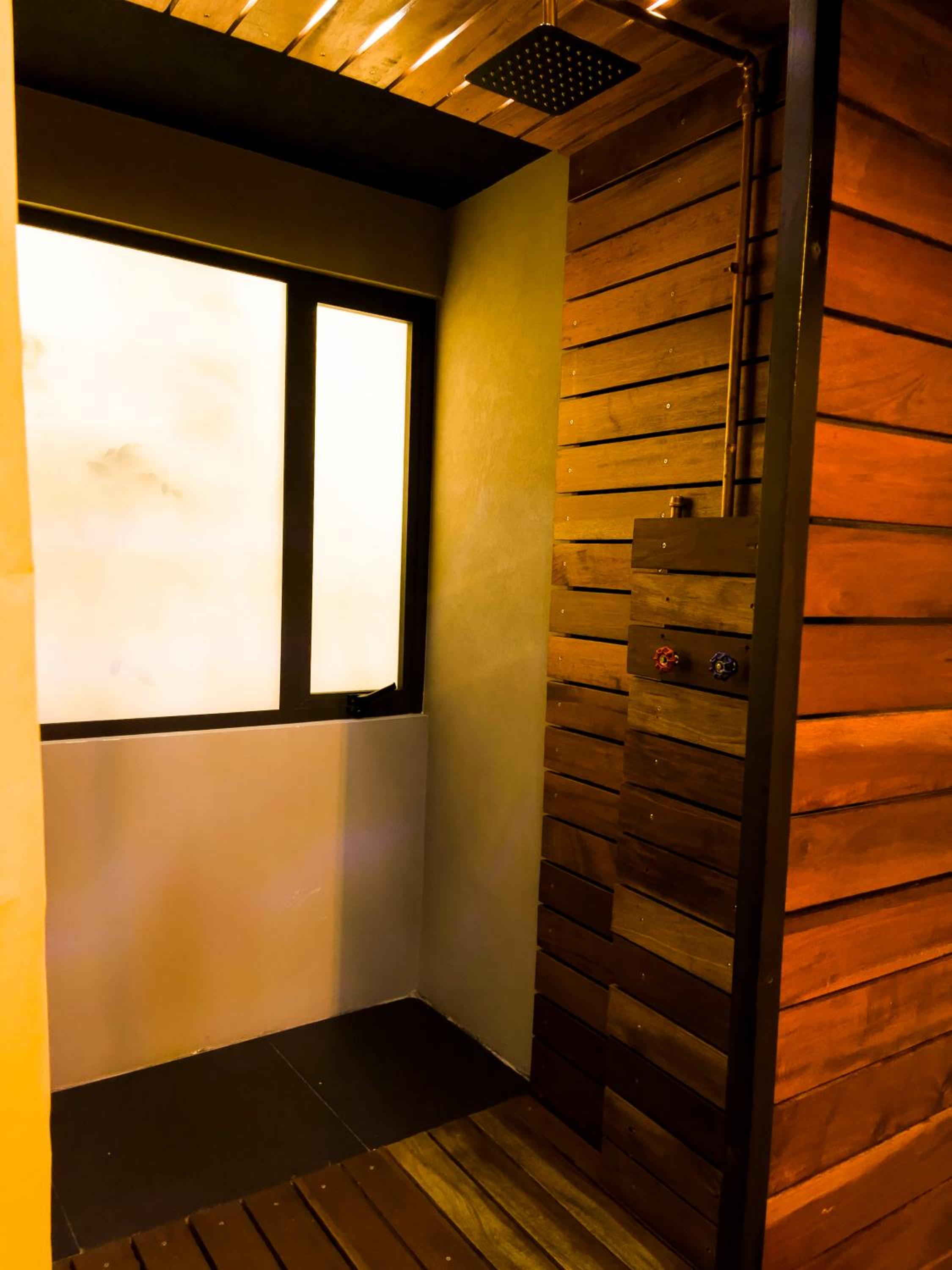 Suite with Private Pool - Photo 13