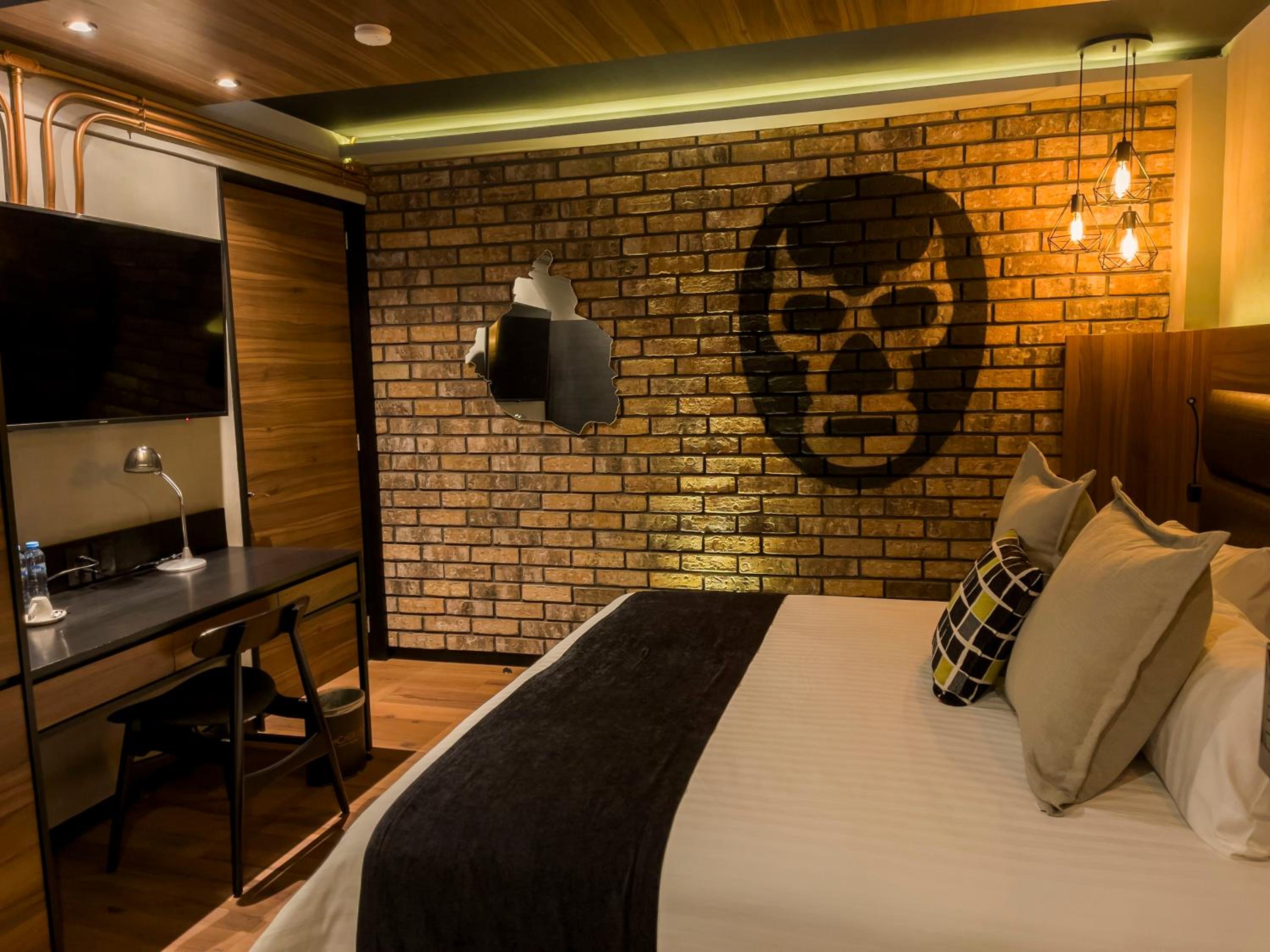 Suite with Private Pool - Photo 7