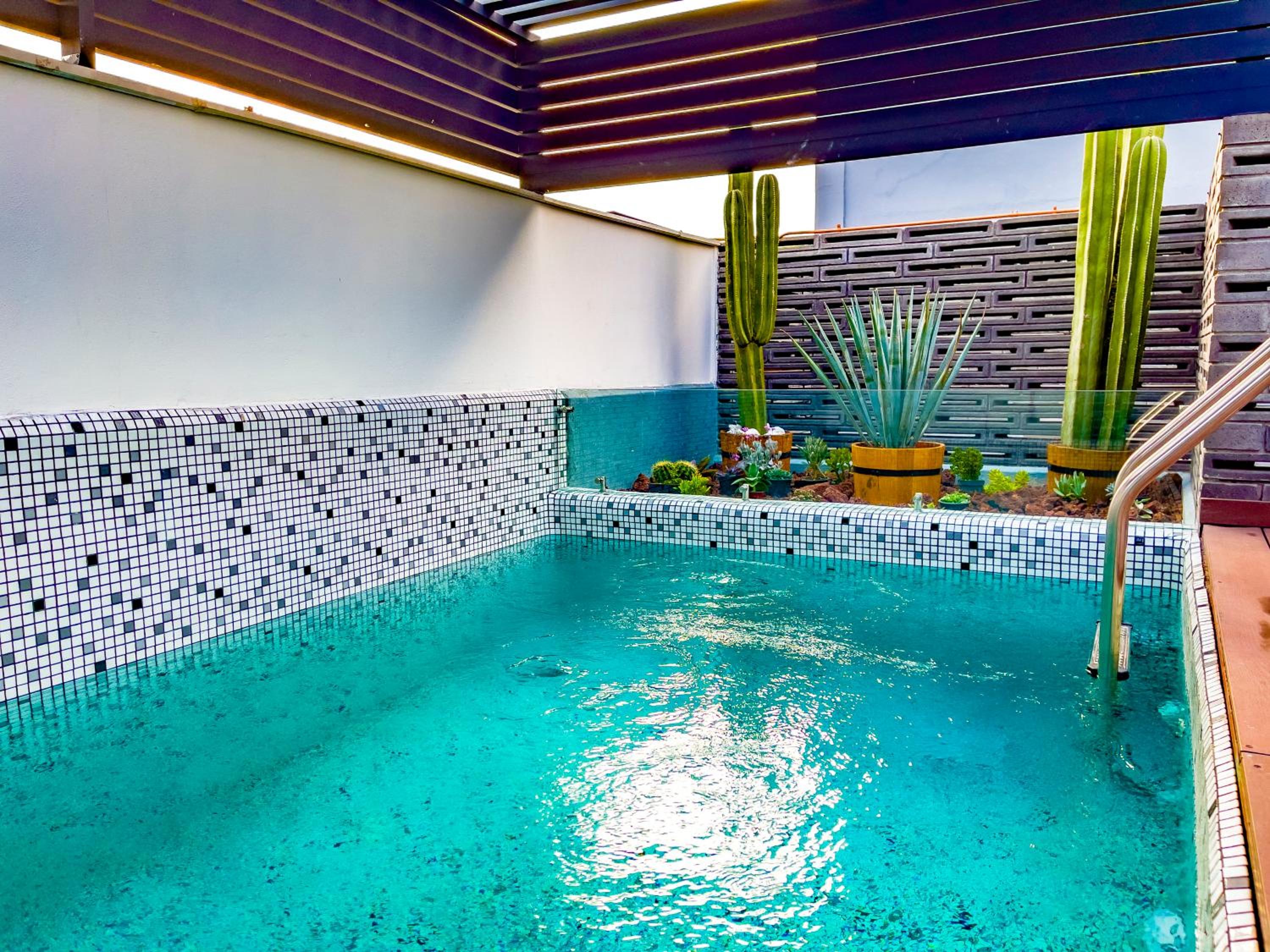 Suite with Private Pool - Photo 3